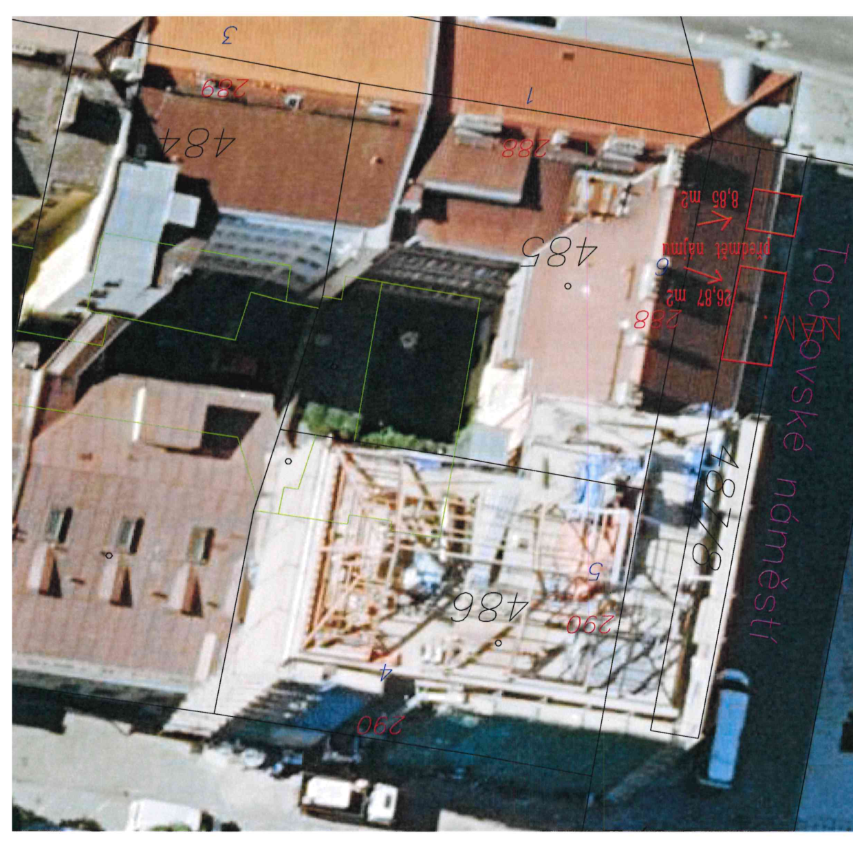 Ortofoto s vyznačenými katastrálními parcelami a plochami určenými k pronájmu.