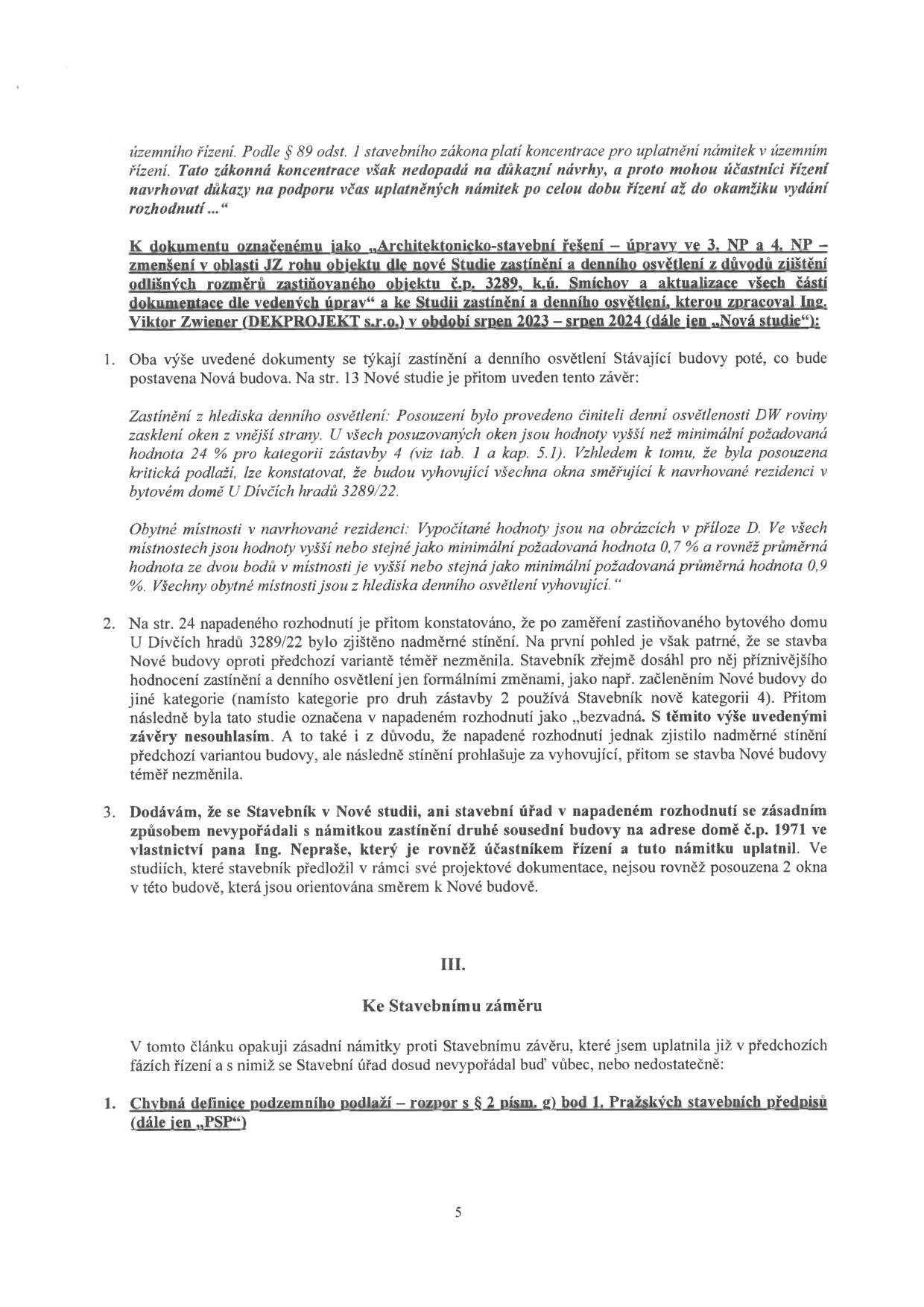Text dokumentu obsahující právní argumentaci v rámci územního řízení. Hlavní body: 1. Námitky k zastínění a dennímu osvětlení (odkaz na 'Novou studii' od Ing. Viktora Zwienera, srpen 2023–2024, týkající se objektu č.p. 3289, k.ú. Smíchov). 2. Nesouhlas s hodnocením 'bezvadná' v napadeném rozhodnutí, poukaz na nadměrné stínění. 3. Námitka nevyřešeného zastínění sousední budovy č.p. 1971 (vlastník Ing. Nepraš). Část III: 'Ke Stavebnímu záměru' – opakování námitek, konkrétně bod 1: 'Chybná definice podzemního podlaží – rozpor s § 2 písm. g) bod 1. Pražských stavebních předpisů (dále jen „PSP“)'