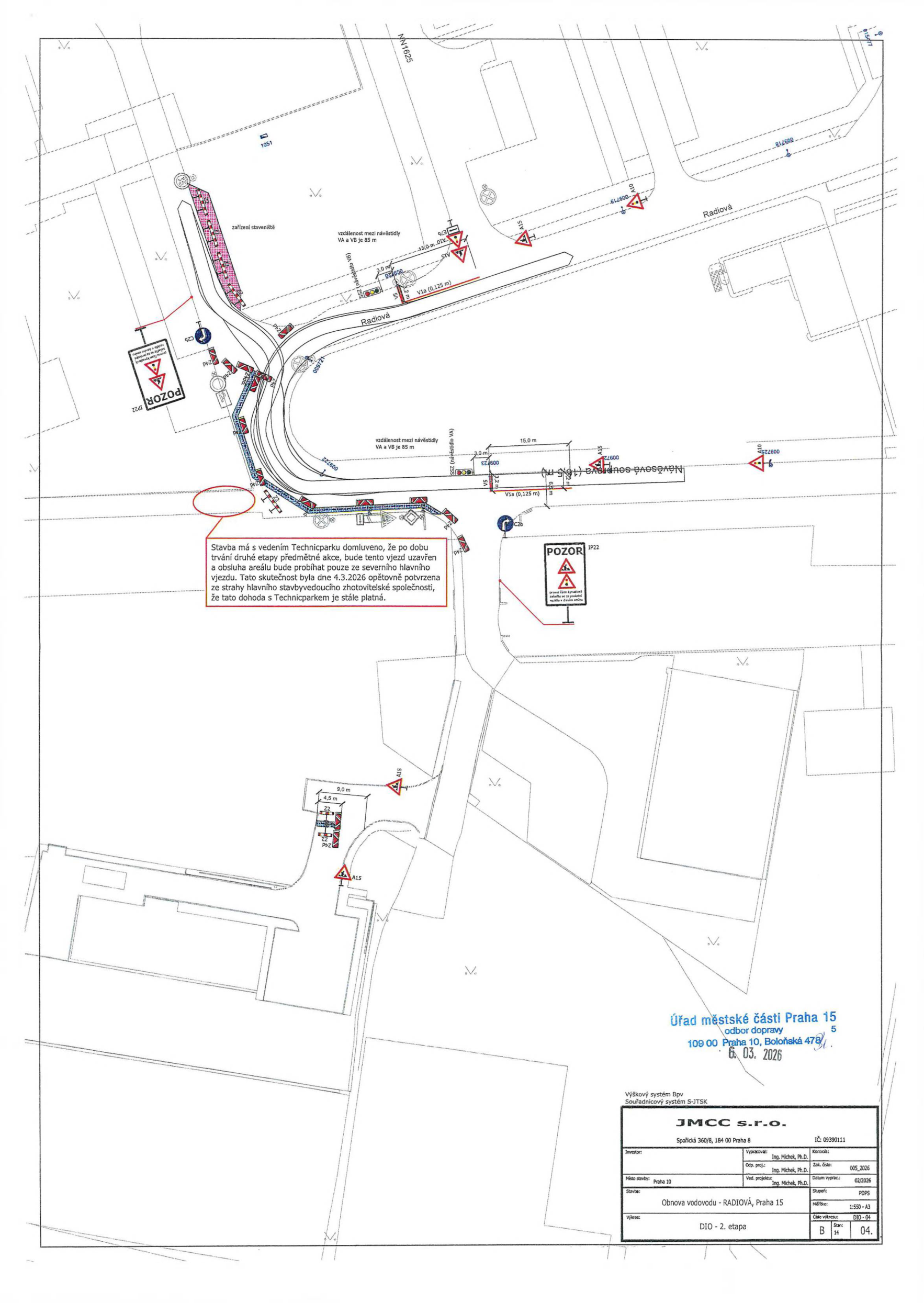 Situační nákres dopravního značení (DIO) pro druhou etapu rekonstrukce vodovodu v ulici Radiová v Praze.