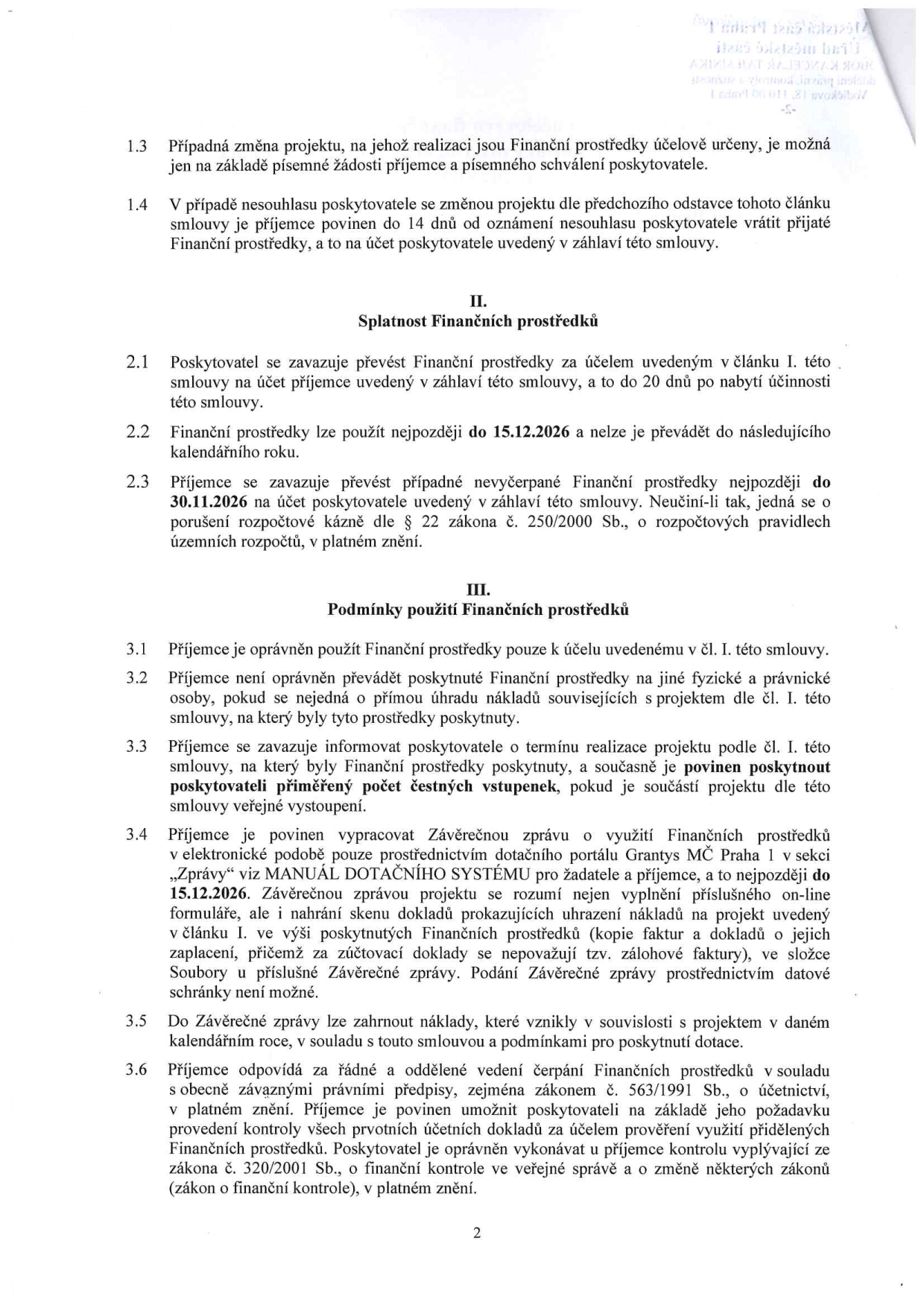 Strana 2 smlouvy o poskytnutí dotace. Obsahuje body: 1.3 (změna projektu), 1.4 (nesouhlas poskytovatele), II. Splatnost finančních prostředků (2.1 převod do 20 dnů, 2.2 použití do 15.12.2026, 2.3 vrácení nevyčerpaných prostředků do 30.11.2026), III. Podmínky použití finančních prostředků (3.1 účelové určení, 3.2 zákaz převodu na jiné osoby, 3.3 čestné vstupenky, 3.4 vypracování závěrečné zprávy přes dotační portál Grantys MČ Praha 1 do 15.12.2026, 3.5 uznatelnost nákladů, 3.6 vedení účetnictví a kontrola dle zákona č. 563/1991 Sb. a 320/2001 Sb.).