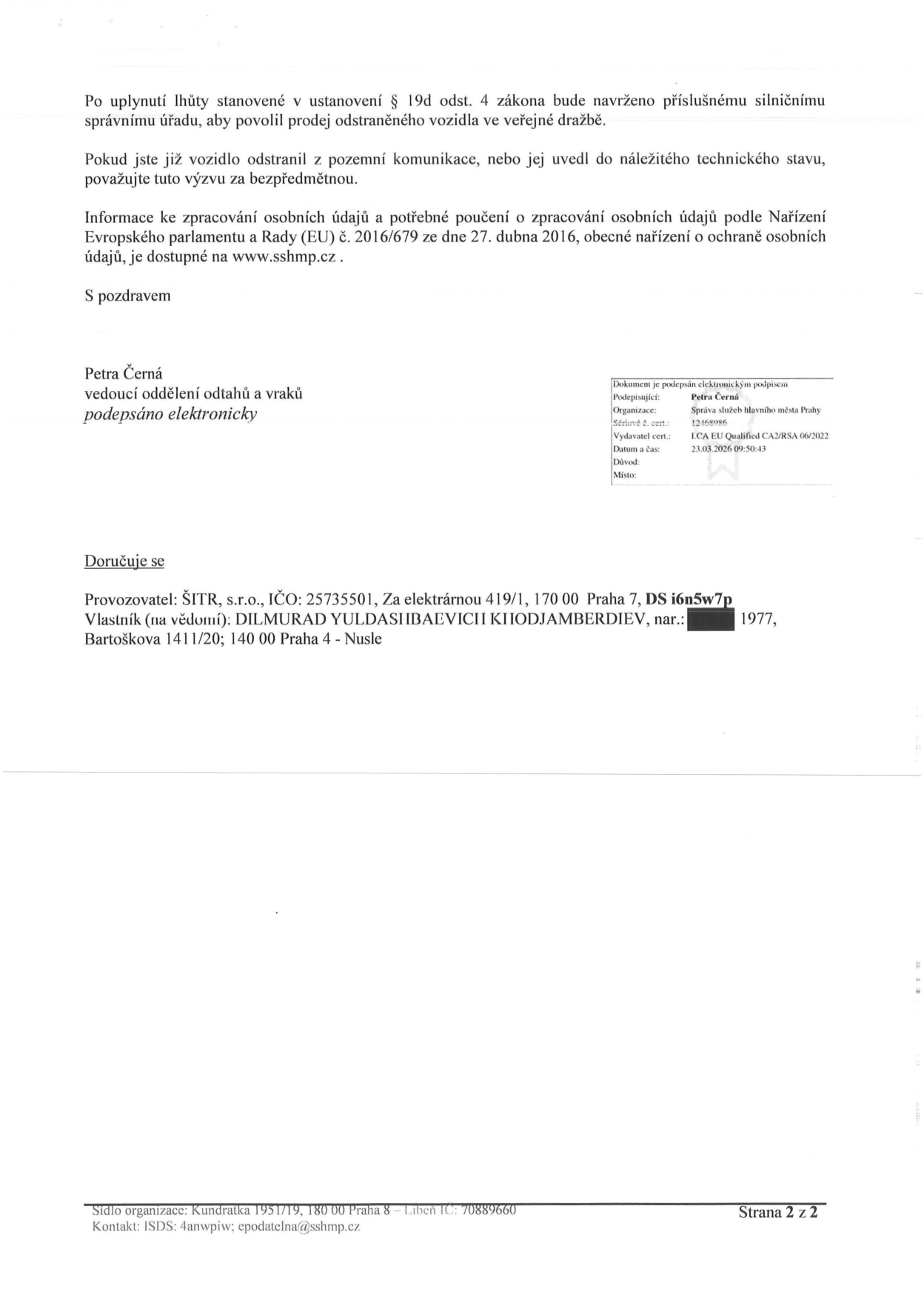 Druhá strana úředního dokumentu Správy služeb hlavního města Prahy (SSHMP) týkajícího se odstranění vozidla. Text obsahuje poučení o postupu dle § 19d odst. 4 zákona (prodej ve veřejné dražbě) a informaci o zpracování osobních údajů dle GDPR. Dokument je elektronicky podepsán Petrou Černou (vedoucí oddělení odtahů a vraků) dne 23.03.2026. Adresáty jsou provozovatel: ŠITR, s.r.o., IČO: 25735501, Za elektrárnou 419/1, 170 00 Praha 7, DS i6n5w7p a vlastník: DILMURAD YULDASHIBAEVICH KIIODJAMBERDIEV, nar. 1977, Bartoškova 1411/20, 140 00 Praha 4 - Nusle. Zápatí obsahuje sídlo organizace: Kundratka 1951/19, 180 00 Praha 8 - Libeň, IČ: 70889660, kontakt: ISDS: 4anwpiw, epodatelna@sshmp.cz, strana 2 z 2.
