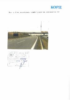 Dokument obsahuje fotodokumentaci umístění reklamního zařízení. Text v horní části: 'R.z. 1: 2 ks jednostranné, rozměr 510x240 cm, situované do V'. Razítko: PO…