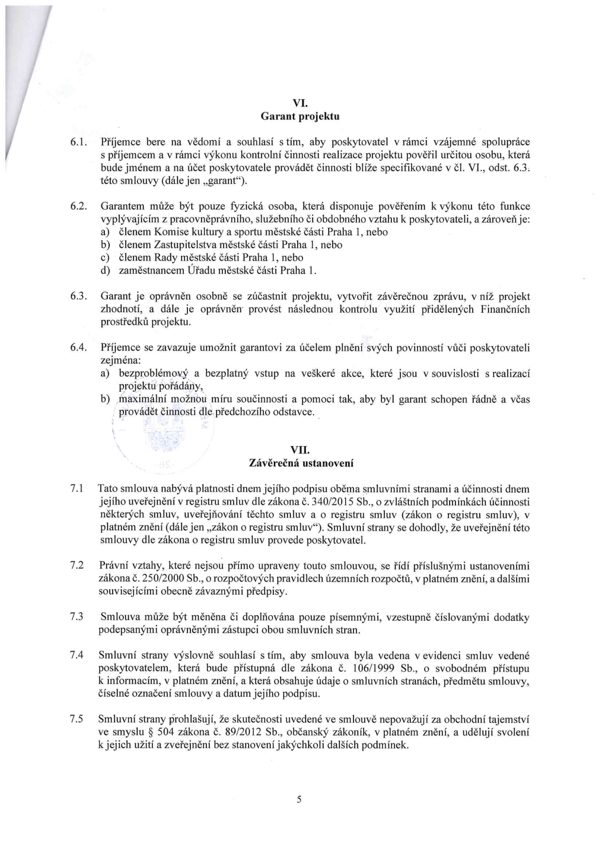Část smlouvy obsahující články VI. 'Garant projektu' a VII. 'Závěrečná ustanovení'. Článek VI definuje roli garanta, podmínky pro jeho výběr (člen Komise kultury a sportu, člen Zastupitelstva, člen Rady nebo zaměstnanec Úřadu městské části Praha 1) a jeho povinnosti. Článek VII upravuje platnost a účinnost smlouvy, odkazuje na zákon č. 340/2015 Sb. (registr smluv), zákon č. 250/2000 Sb. o rozpočtových pravidlech, zákon č. 106/1999 Sb. o svobodném přístupu k informacím a zákon č. 89/2012 Sb., občanský zákoník.