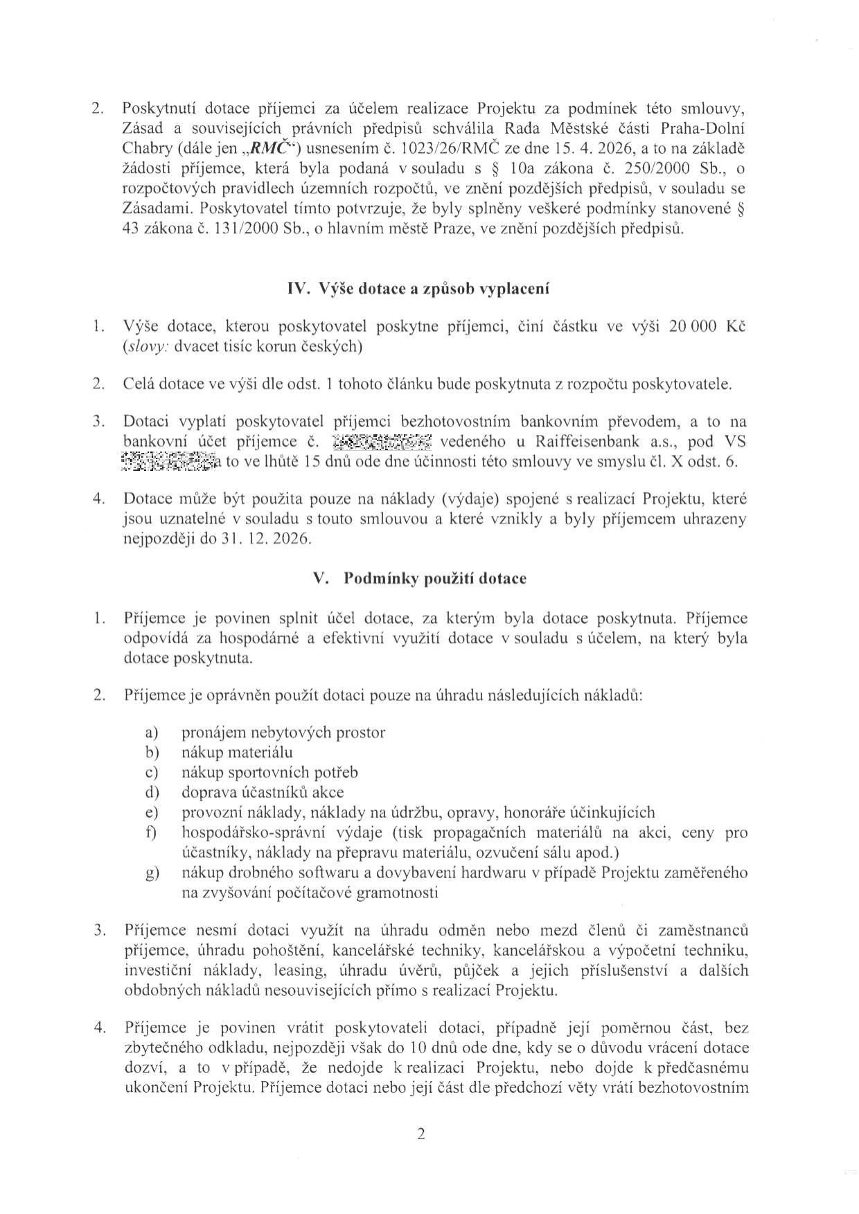 Strana 2 smlouvy o poskytnutí dotace. Obsahuje body: 2. Právní základ dotace (Rada Městské části Praha-Dolní Chabry, usnesení č. 1023/26/RMČ ze dne 15. 4. 2026). IV. Výše dotace a způsob vyplacení: částka 20 000 Kč, výplata bezhotovostně na účet u Raiffeisenbank a.s. do 15 dnů od účinnosti smlouvy, využití do 31. 12. 2026. V. Podmínky použití dotace: účelné využití, výčet uznatelných nákladů (pronájem, materiál, sportovní potřeby, doprava, provozní náklady, propagace, software), výčet neuznatelných nákladů (mzdy, pohoštění, kancelářská technika, investice, úvěry), povinnost vrácení dotace při nerealizaci projektu do 10 dnů.