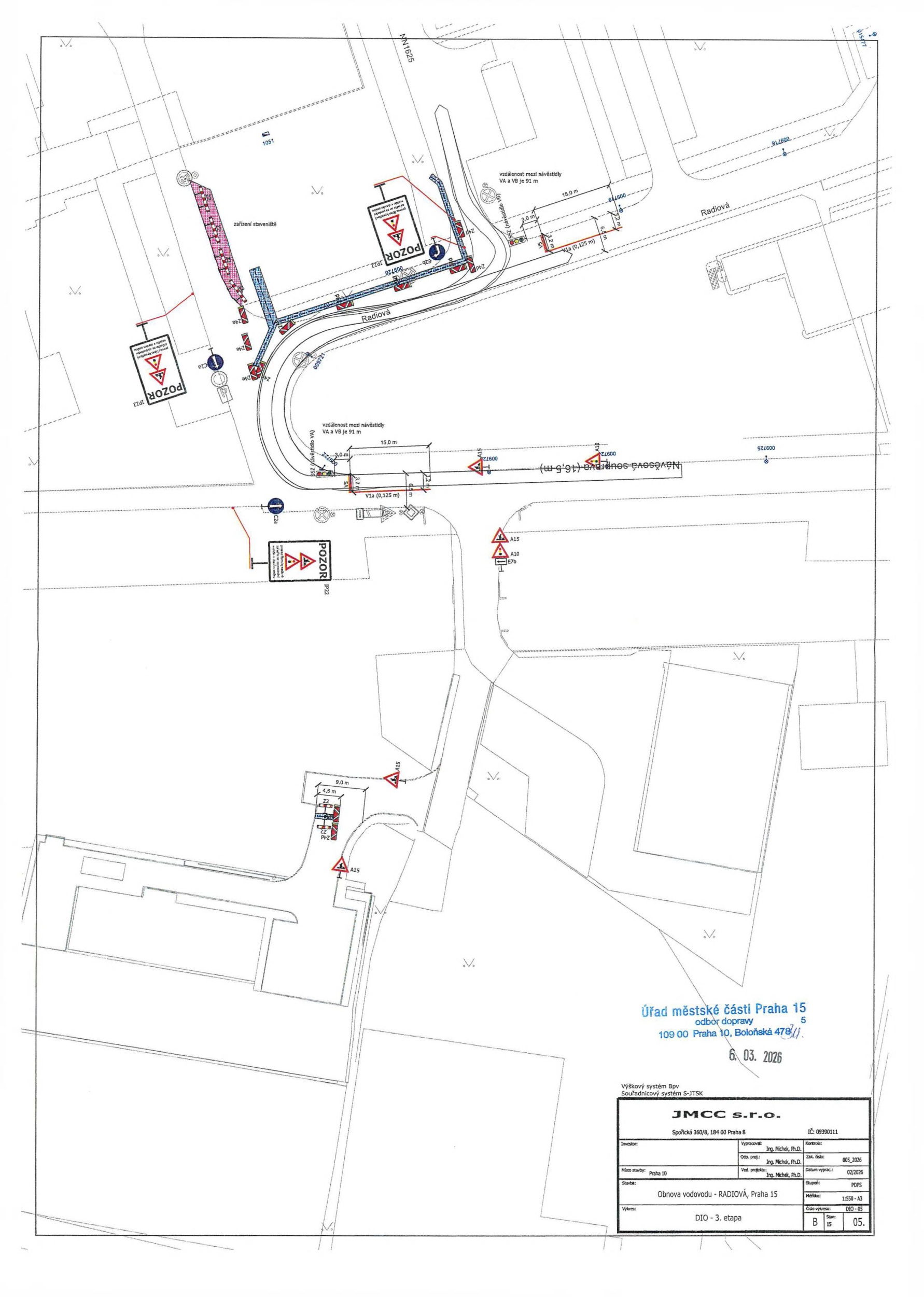 Situační nákres dopravního značení a záboru komunikace pro stavbu v ulici Radiová.