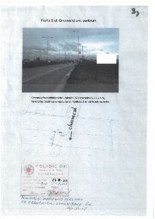 Dokument k umístění reklamního zařízení (RZ) v Praze 8, ulice Cínovecká směrem do centra. Obsahuje fotografii lokality, situační nákres umístění RZ (rozměry 5,…