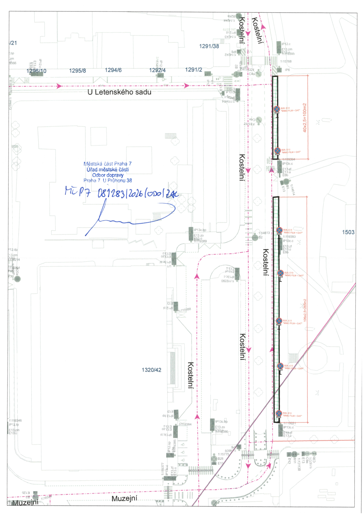 Situační nákres dopravního značení na ulici Kostelní v Praze 7.