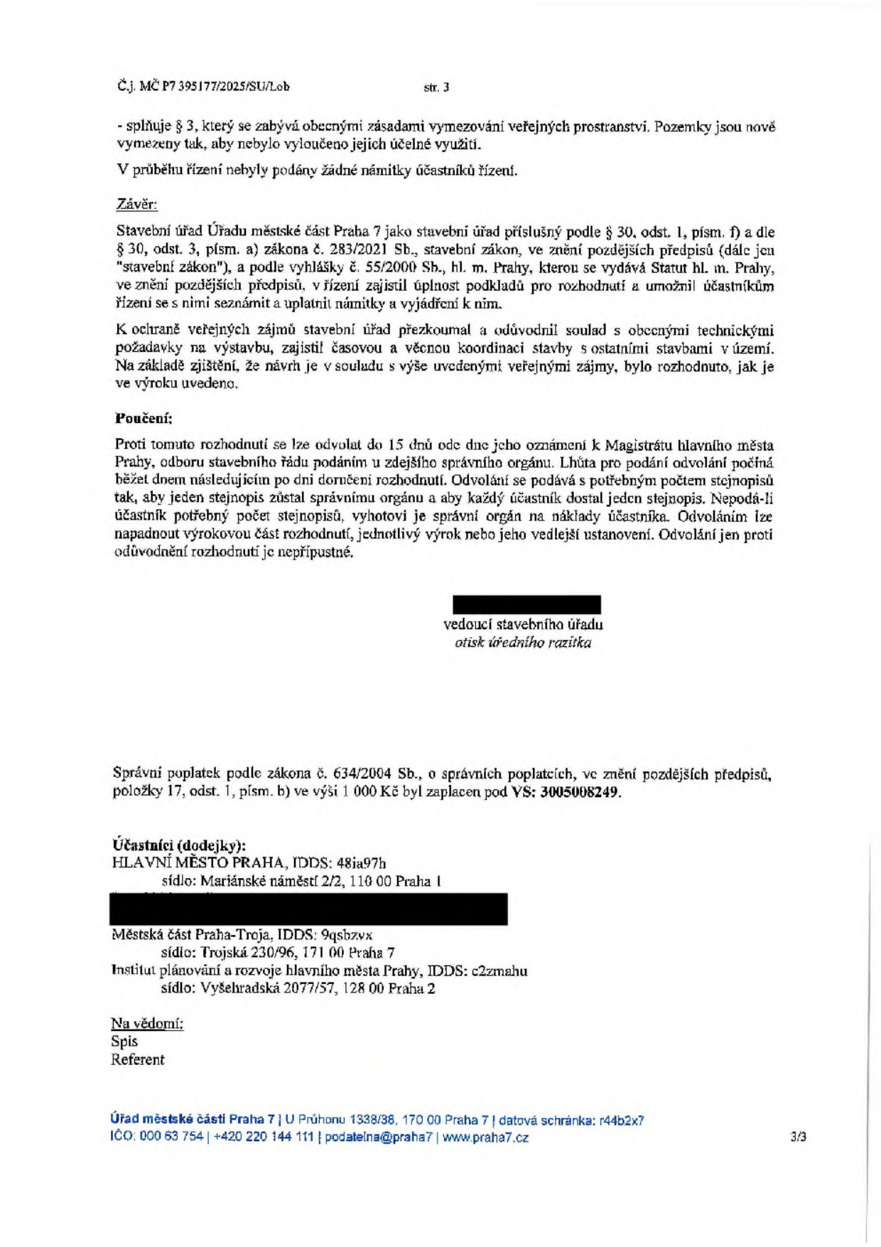Strana 3 úředního rozhodnutí č.j. MČ P7 395177/2025/SU/Lob. Obsahuje závěr stavebního úřadu o souladu s předpisy, poučení o možnosti odvolání k Magistrátu hl. m. Prahy do 15 dnů, informaci o zaplacení správního poplatku 1000 Kč (VS: 3005008249) a seznam účastníků řízení: HLAVNÍ MĚSTO PRAHA (Marianské náměstí 2/2, Praha 1), Městská část Praha-Troja (Trojská 230/96, Praha 7) a Institut plánování a rozvoje hlavního města Prahy (Vyšehradská 2077/57, Praha 2).