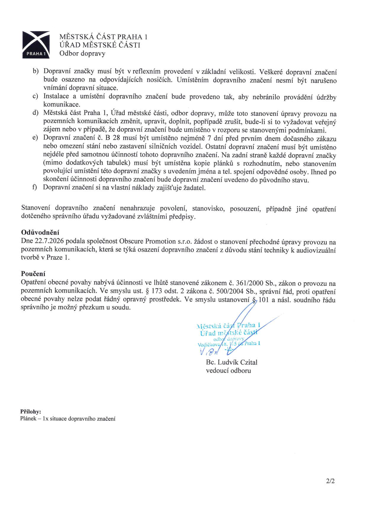 Dokument Městské části Praha 1, Odbor dopravy, obsahující podmínky pro umístění dopravního značení (bod b-f), odůvodnění žádosti společnosti Obscure Promotion s.r.o. podané 22.7.2026 ohledně stání techniky k audiovizuální tvorbě v Praze 1, poučení o právních náležitostech dle zákona č. 361/2000 Sb. a č. 500/2004 Sb., podpis vedoucího odboru Bc. Ludvíka Czitala a informaci o příloze (plánek situace dopravního značení).