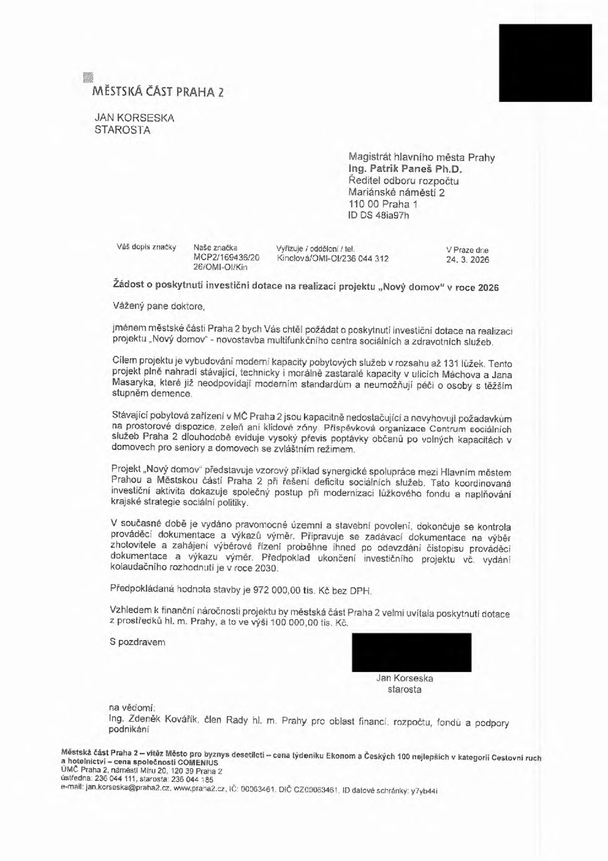 Žádost o poskytnutí investiční dotace na projekt 'Nový domov' v roce 2026. Odesílatel: Městská část Praha 2, starosta Jan Korseska. Adresát: Magistrát hlavního města Prahy, Ing. Patrik Paneš Ph.D., ředitel odboru rozpočtu. Datum: 24. 3. 2026. Předmět: Výstavba multifunkčního centra sociálních a zdravotních služeb s kapacitou až 131 lůžek, které nahradí zastaralé kapacity v ulicích Máchova a Jana Masaryka. Předpokládaná hodnota stavby je 972 000 000 Kč bez DPH. Městská část Praha 2 žádá o dotaci ve výši 100 000 000 Kč. Projekt má vydané územní a stavební povolení, předpoklad dokončení v roce 2030.