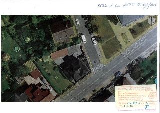 Situační nákres (ortofotomapa) s vyznačením dopravního značení V12c (zastávka autobusu) v délce 8 metrů u parcely č. 746. Dokument obsahuje text: 'Příloha k č.…