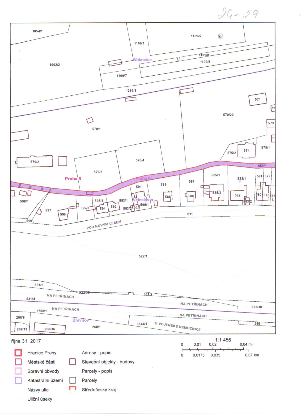 Katastrální mapa území v Praze (Veleslavín, Vokovice, Břevnov). Obsahuje čísla parcel (např. 1054/1, 1109/1, 1293/1, 570/1, 570/4, 570/5, 591, 589, 587, 585/1, 583/1, 581, 579, 575/1, 575/2, 574, 571, 572, 573, 598/1, 597, 596, 595/1, 595/3, 594, 592, 593/1, 593/2, 590/1, 590/2, 588, 586, 585/3, 582, 583/2, 580, 578, 576, 611, 522/1, 531/1, 531/2, 522/39, 268/8, 268/11, 268/36, 3758/1, 268/1, 3644/1, 269). Názvy ulic a lokalit: 'Vokovice', 'Praha 6', 'Veleslavín', 'Pod Novým lesem', 'Na Petřinách', 'U Vojenské nemocnice', 'Břevnov'. Datum: 'října 31, 2017'. Měřítko: 1:1 456. Legenda obsahuje položky: Hranice Prahy, Městské části, Správní obvody, Katastrální území, Názvy ulic, Uliční úseky, Adresy - popis, Stavební objekty - budovy, Parcely - popis, Parcely, Středočeský kraj.