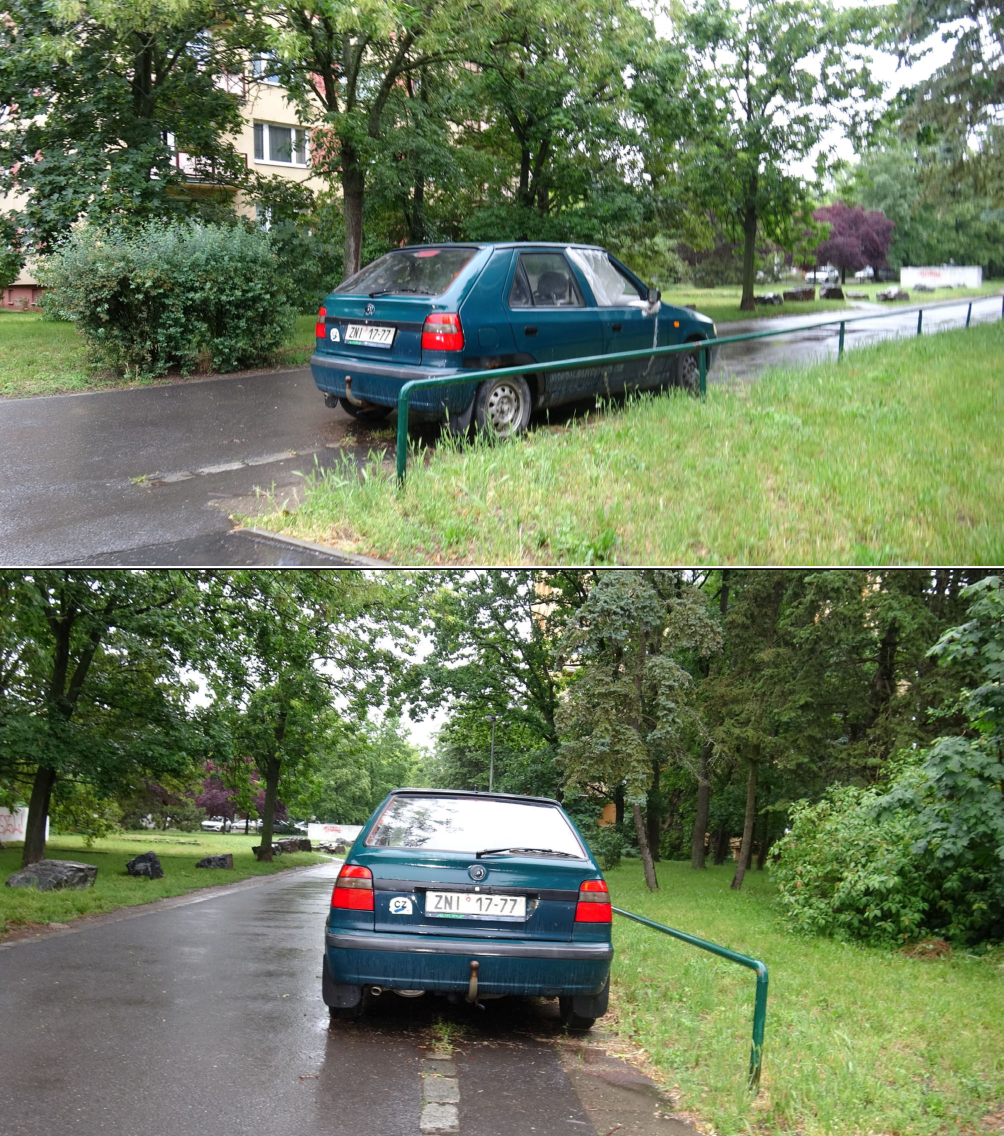 Fotografie osobního automobilu značky Škoda (pravděpodobně model Felicia) tmavě zelené barvy, parkujícího na okraji cesty u zeleně. Na registrační značce je čitelný text: 'ZNI 17-77'.