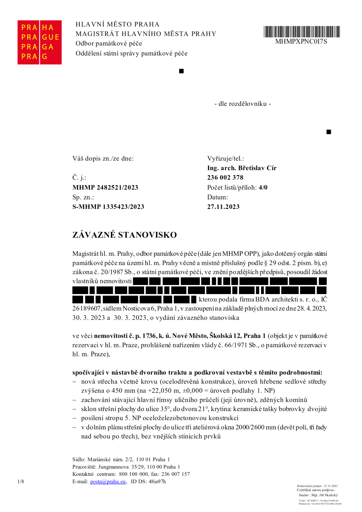 Závazné stanovisko Magistrátu hl. m. Prahy, odboru památkové péče, č. j. MHMP 2482521/2023, sp. zn. S-MHMP 1335423/2023 ze dne 27. 11. 2023. Předmětem je nástavba dvorního traktu a podkrovní vestavba v objektu Školská 12, Praha 1 (č. p. 1736, k. ú. Nové Město). Podrobnosti projektu: nová střecha včetně krovu (ocelodřevěná konstrukce), zvýšení hřebene o 450 mm (+22,050 m), zachování hlavní římsy a zděných komínů, sklon střechy do ulice 35°, do dvora 21°, krytina keramické tašky bobrovky, posílení stropu 5. NP ocelobetonovou konstrukcí, instalace devíti ateliérových oken (2000/2600 mm) v řadách po třech bez vnějších stínicích prvků. Žadatel: BDA architekti s. r. o., Nosticova 6, Praha 1.