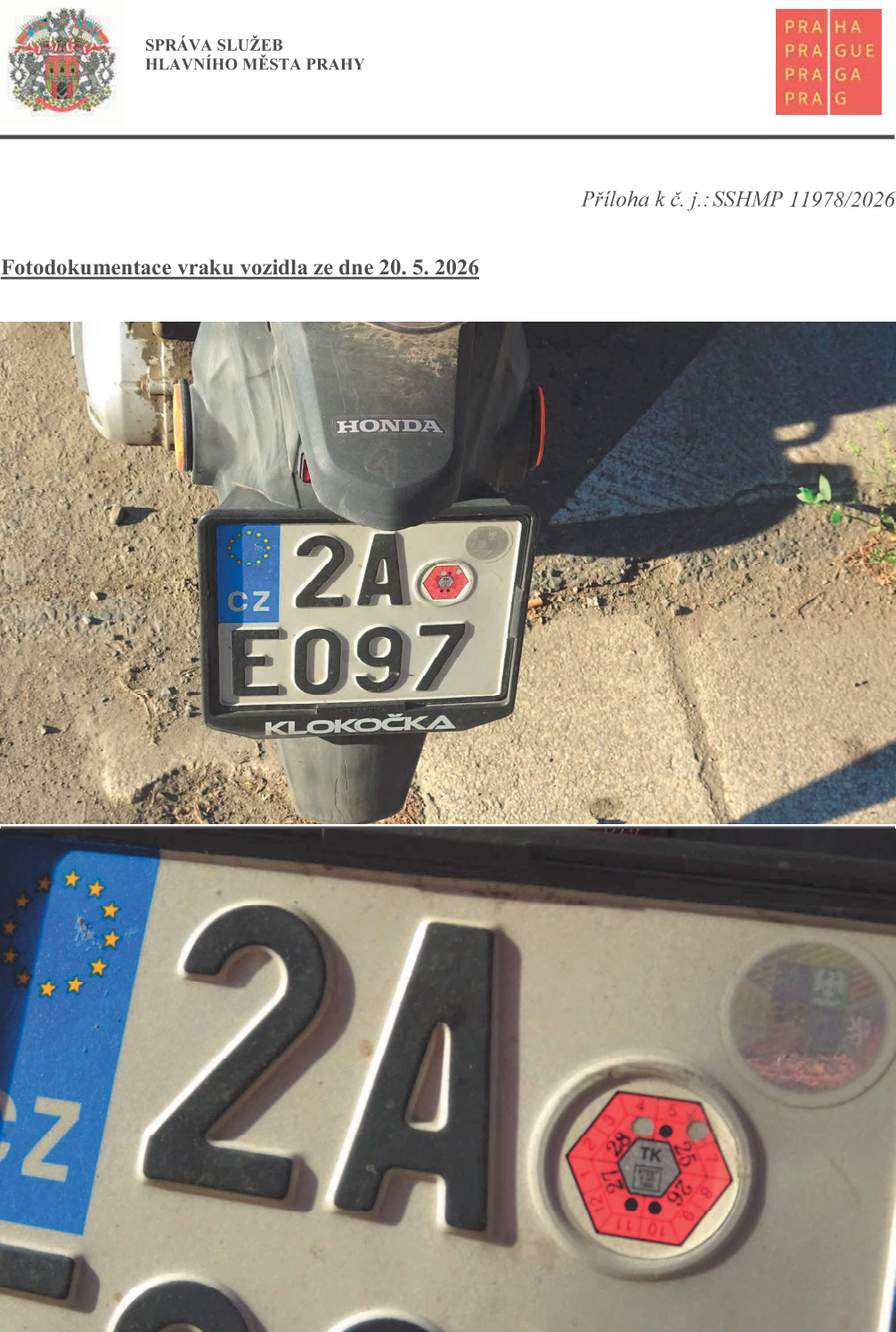 Fotodokumentace vraku vozidla ze dne 20. 5. 2026. Dokument obsahuje hlavičku 'SPRÁVA SLUŽEB HLAVNÍHO MĚSTA PRAHY' a referenční číslo 'Příloha k č. j.: SSHMP 11978/2026'. Na fotografiích je zachycena registrační značka motocyklu Honda: 2A E097, s rámečkem 'KLOKOČKA' a technickou kontrolou (TK) platnou do roku 2028.