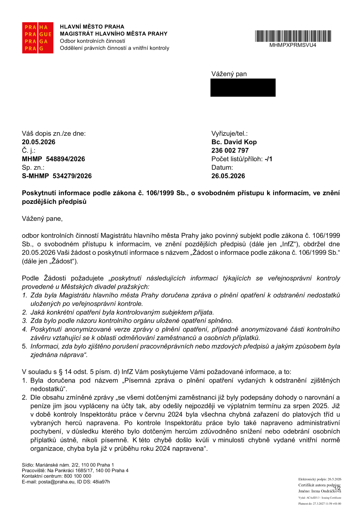 Úřední dopis Magistrátu hlavního města Prahy ze dne 26.05.2026, č. j. MHMP 548894/2026, týkající se poskytnutí informací podle zákona č. 106/1999 Sb. o veřejnosprávní kontrole v Městských divadlech pražských. Dokument potvrzuje doručení zprávy o plnění opatření k odstranění nedostatků. Uvádí, že se všemi dotčenými zaměstnanci byly podepsány dohody o narovnání a peníze byly vyplaceny nejpozději ve výplatním termínu za srpen 2025. Dále uvádí, že v červnu 2024 byla napravena chybná zařazení do platových tříd u vybraných herců a napravena administrativní pochybení ohledně odnímání osobních příplatků, která byla způsobena chybnou vnitřní normou organizace.