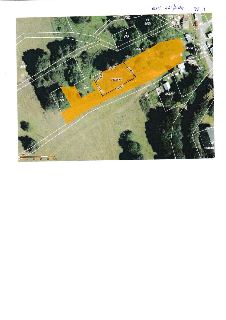 Situační nákres (ortofotomapa) s vyznačenou parcelou o výměře 380,01 m². V dokumentu jsou uvedeny rozměry hranic pozemku (18,5 m, 14,48 m, 28,05 m, 12,43 m, 5,…