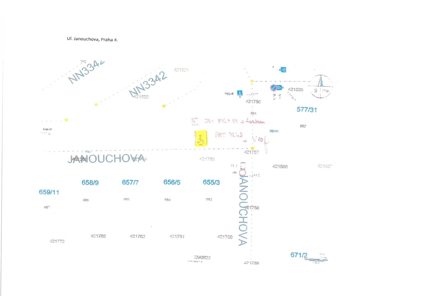 Situační nákres ulice Janouchova, Praha 4. Mapa obsahuje katastrální čísla parcel (např. 659/11, 658/9, 657/7, 656/5, 655/3, 671/2, 577/31, NN3342), čísla bodů (např. 421521, 421756, 421757, 421758, 421759, 421760, 421761, 421762, 421763, 421772, 421588, 421587, 421526, 861A, 862, 891, 883, 884, 885, 886, 887, ZM0923). V mapě je ručně vyznačeno parkovací místo pro invalidy (symbol vozíčkáře), poznámka 'AHT 4268', 'V10' a 'JR: 1812+01 s taktem'. Dále jsou zde značky dopravního značení (zákaz zastavení, parkoviště).