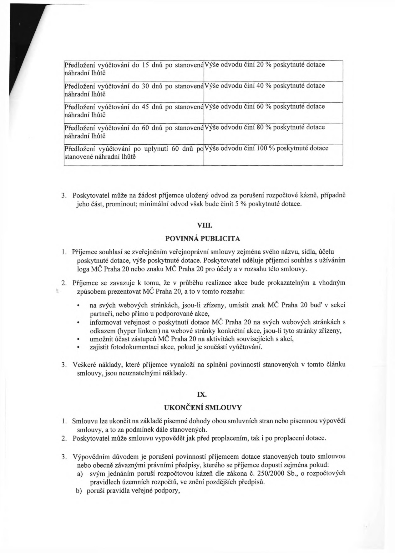 Tabulka sankcí za pozdní předložení vyúčtování dotace: 15 dní po lhůtě 20 %, 30 dní 40 %, 45 dní 60 %, 60 dní 80 %, po 60 dnech 100 %. Dále text smlouvy: bod 3 (možnost prominutí odvodu, min. 5 %), VIII. POVINNÁ PUBLICITA (povinnost uvádět logo MČ Praha 20, informovat na webu, umožnit účast zástupců MČ, fotodokumentace), IX. UKONČENÍ SMLOUVY (možnost ukončení dohodou, výpovědí, výpovědní důvody při porušení rozpočtové kázně nebo pravidel veřejné podpory).