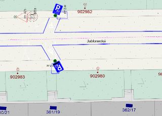 Situační nákres ulice Jablonecká s vyznačeným dopravním značením (značky A7b, B20a, IP12.rz pro parkování pro invalidy) a čísly parcel (902983, 902980, 902982,…