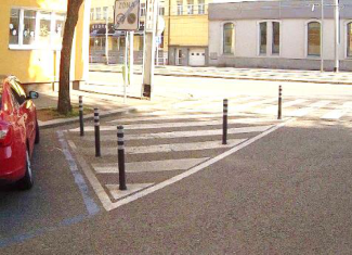 Fotografie veřejného prostranství s dopravním značením v rámci území řešeného v dokumentu.