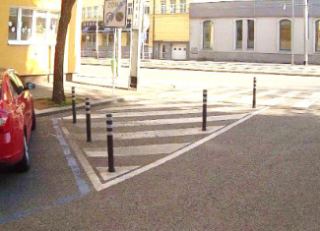 Fotografie veřejného prostranství s dopravním značením v rámci území řešeného v dokumentu.