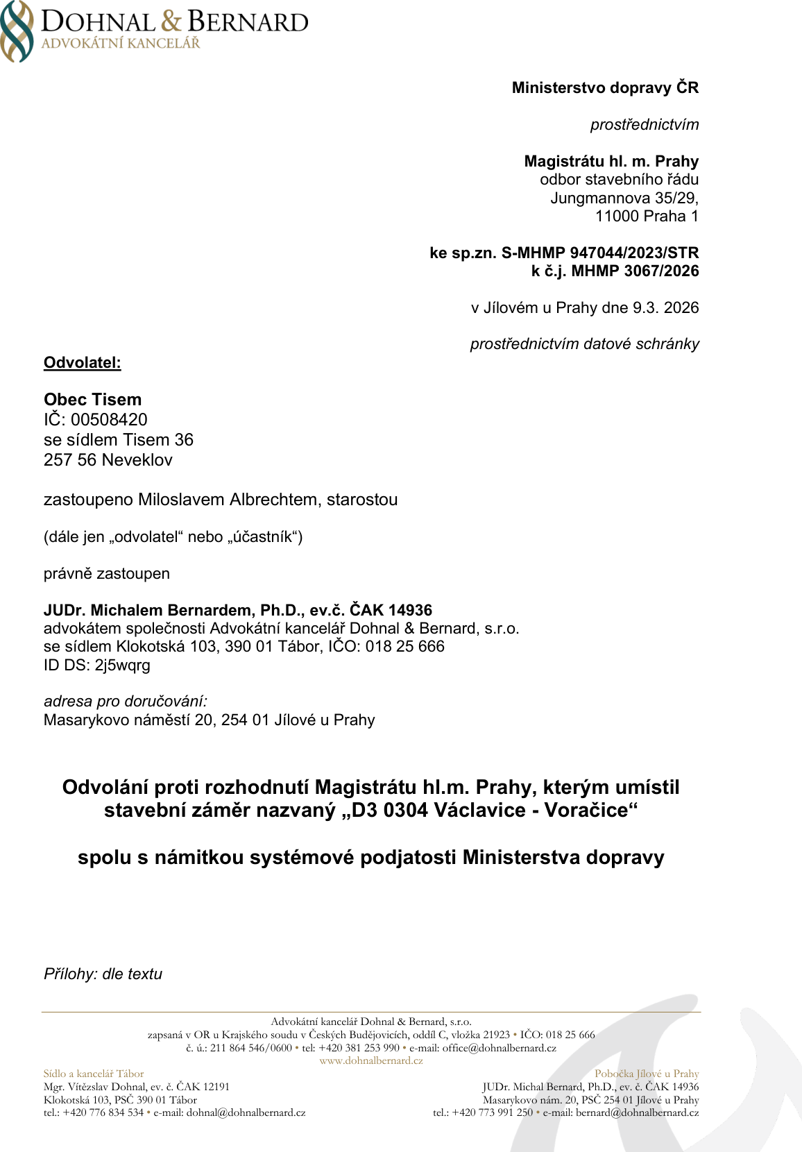 Odvolání proti rozhodnutí Magistrátu hl.m. Prahy, kterým umístil stavební záměr 'D3 0304 Václavice - Voračice', spolu s námitkou systémové podjatosti Ministerstva dopravy. Dokument podává Obec Tisem, IČ: 00508420, zastoupená starostou Miloslavem Albrechtem, právně zastoupená JUDr. Michalem Bernardem, Ph.D. (Advokátní kancelář Dohnal & Bernard, s.r.o.). Adresováno Ministerstvu dopravy ČR prostřednictvím Magistrátu hl. m. Prahy, odbor stavebního řádu, Jungmannova 35/29, 11000 Praha 1. Spisové značky: S-MHMP 947044/2023/STR a č.j. MHMP 3067/2026. Datum: v Jílovém u Prahy dne 9.3. 2026.
