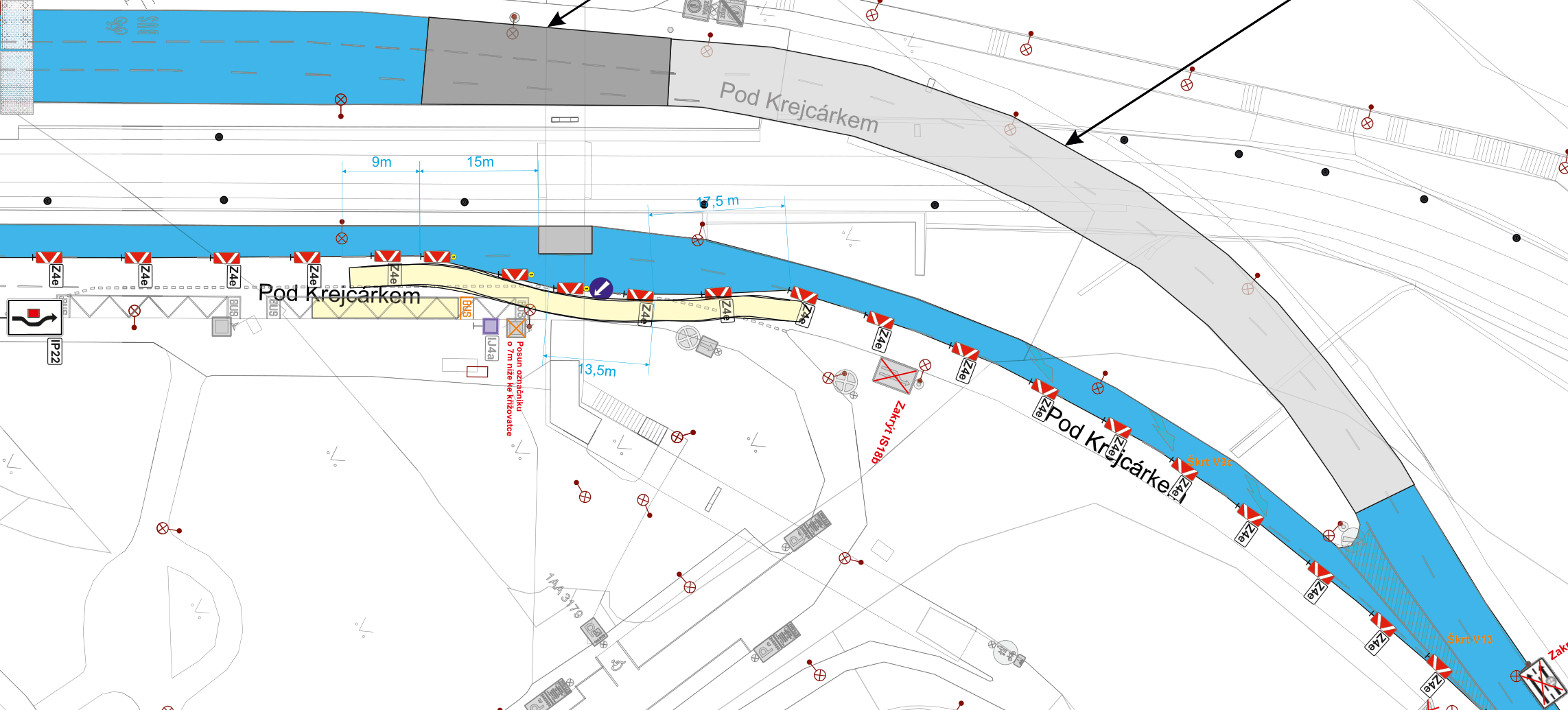 Situační plán dopravního značení v ulici Pod Krejcárkem. Plán zobrazuje úpravu vozovky, vyznačení autobusové zastávky (BUS), umístění dopravních značek (označeno kódy jako Z4e, IP22, IJ4a) a měřené vzdálenosti (9m, 15m, 17,5m, 13,5m). Obsahuje textové poznámky: 'Pod Krejcárkem', 'Posun označníku o 7m níže ke křižovatce', 'Zakryt IS18b', 'Škrt V9c' a 'Škrt V13'.