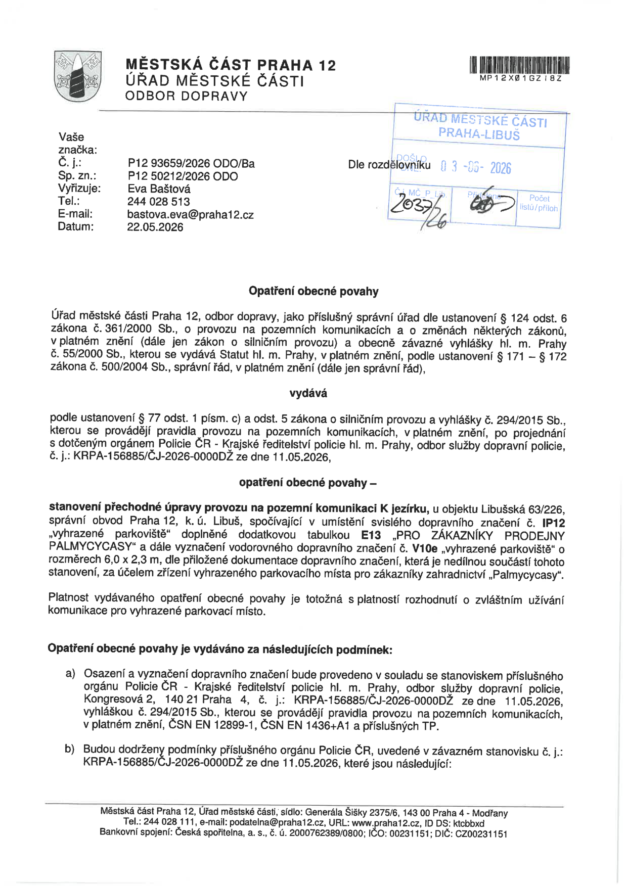 Opatření obecné povahy vydané Městskou částí Praha 12, odbor dopravy, dne 22.05.2026 (č. j. P12 93659/2026 ODO/Ba). Předmětem je stanovení přechodné úpravy provozu na pozemní komunikaci K jezírku, u objektu Libušská 63/226, Praha 12, k. ú. Libuš. Jedná se o zřízení vyhrazeného parkoviště pro zákazníky zahradnictví 'Palmycycasy' (značka IP12 s dodatkovou tabulkou E13). Opatření bylo projednáno s Policií ČR (č. j. KRPA-156885/ČJ-2026-0000DŽ ze dne 11.05.2026).