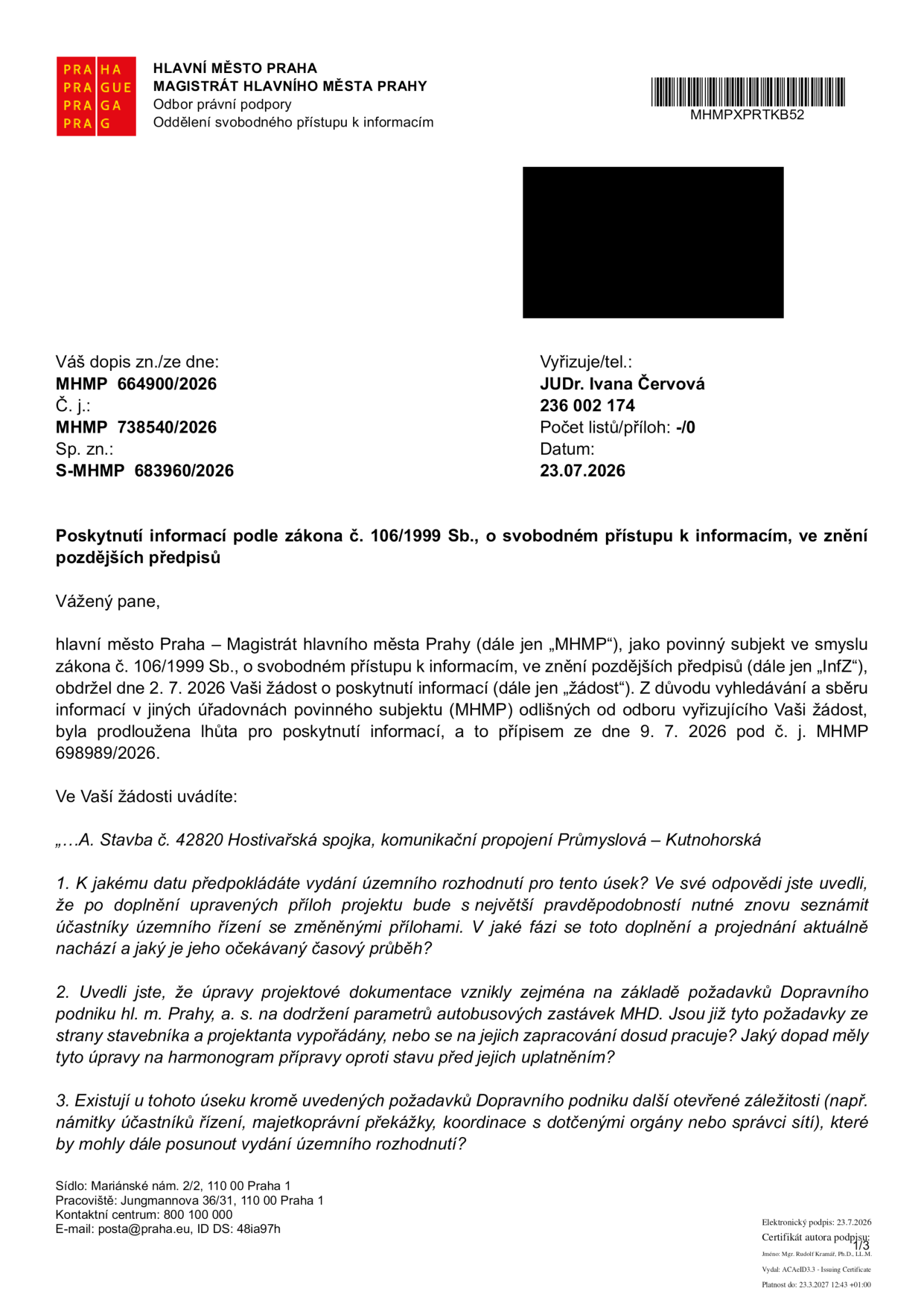 Úřední dokument Hlavního města Prahy, Magistrátu hl. m. Prahy, odboru právní podpory, oddělení svobodného přístupu k informacím. Předmět: Poskytnutí informací podle zákona č. 106/1999 Sb. týkající se stavby č. 42820 Hostivařská spojka, komunikační propojení Průmyslová – Kutnohorská. Dokument obsahuje tři dotazy žadatele: 1. Datum vydání územního rozhodnutí a fáze projednávání změn v projektu. 2. Stav zapracování požadavků Dopravního podniku hl. m. Prahy na parametry zastávek a dopad na harmonogram. 3. Existence dalších překážek (námitky účastníků, majetkoprávní problémy, koordinace se správci sítí) posouvajících vydání rozhodnutí. Číslo jednací: MHMP 738540/2026, datum: 23. 07. 2026, vyřizuje: JUDr. Ivana Červová.