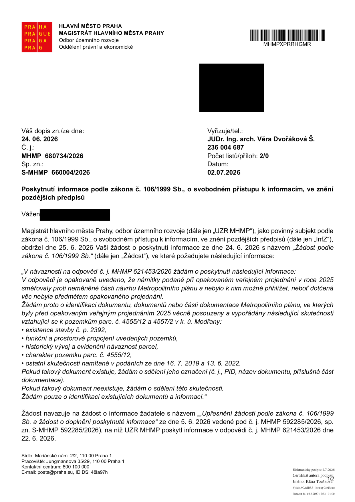 Úřední dokument Magistrátu hlavního města Prahy, odboru územního rozvoje, ze dne 2. 7. 2026, č. j. MHMP 680734/2026, sp. zn. S-MHMP 660004/2026. Předmětem je poskytnutí informace podle zákona č. 106/1999 Sb. Žadatel se dotazuje na identifikaci dokumentů, ve kterých byly před opakovaným veřejným projednáním Metropolitního plánu v roce 2025 věcně posouzeny a vypořádány námitky týkající se pozemků parc. č. 4555/12 a 4557/2 v k. ú. Modřany (existence stavby č. p. 2392, funkční a prostorové propojení, historický vývoj, charakter pozemku a další námitky z let 2019 a 2022). Dokument navazuje na předchozí žádost č. j. MHMP 592285/2026 a odpověď č. j. MHMP 621453/2026.