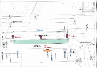 Situační nákres dopravního značení a záboru v ulici Vinohradská (parc. č. NN4558, NN2267). Zobrazen zeleně vyznačený prostor o rozměrech 63x5m, umístění doprav…