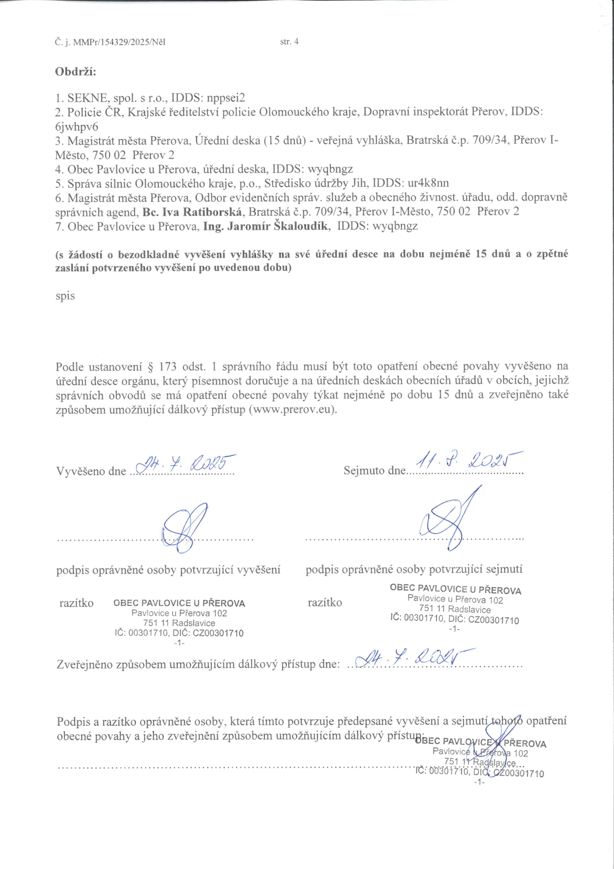 Dokument úřední desky (strana 4) obsahující seznam adresátů a potvrzení o vyvěšení. Adresáti: 1. SEKNE, spol. s r.o., 2. Policie ČR, Dopravní inspektorát Přerov, 3. Magistrát města Přerova (úřední deska), 4. Obec Pavlovice u Přerova, 5. Správa silnic Olomouckého kraje, 6. Magistrát města Přerova (Bc. Iva Ratiborská), 7. Obec Pavlovice u Přerova (Ing. Jaromír Škaloudík). Potvrzení o vyvěšení na úřední desce Obec Pavlovice u Přerova: vyvěšeno 24. 7. 2025, sejmuto 11. 8. 2025, zveřejněno způsobem umožňujícím dálkový přístup 24. 7. 2025.