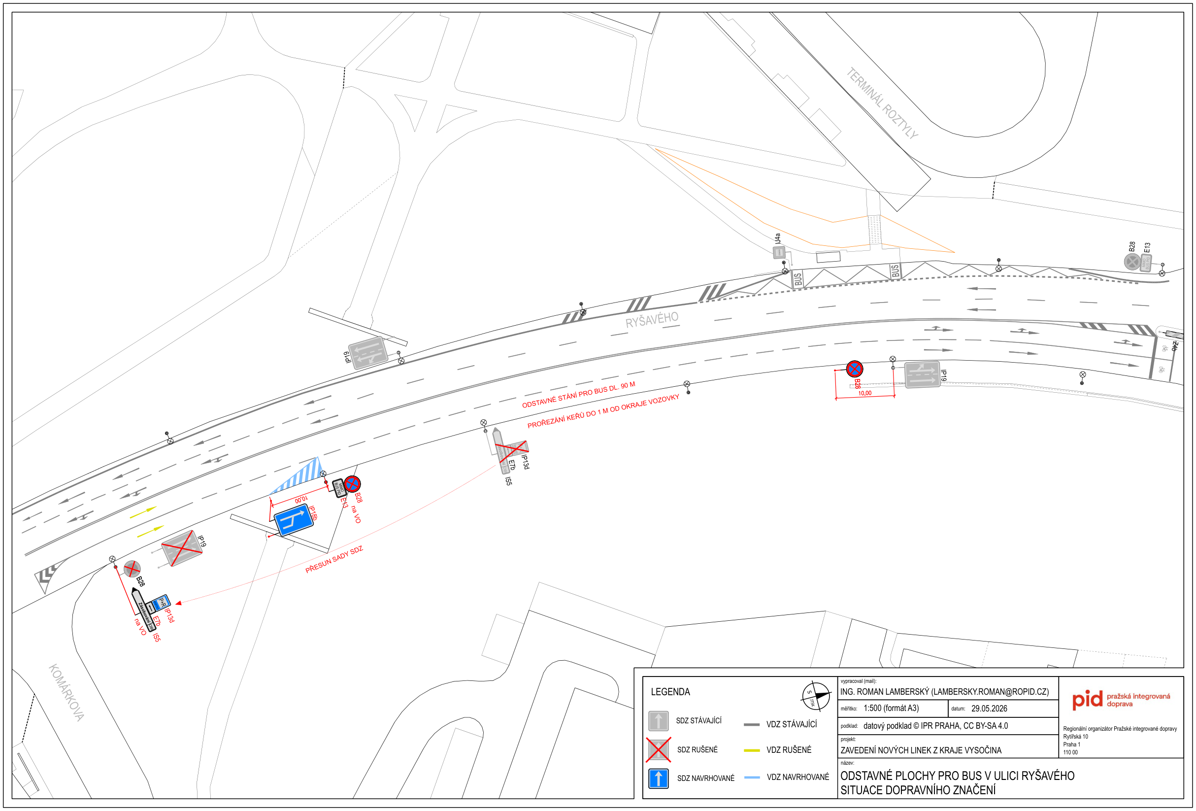 Situační nákres dopravního značení v ulici Ryšavého, Praha. Projekt: Zavedení nových linek z kraje Vysočina. Název: Odstavné plochy pro bus v ulici Ryšavého, situace dopravního značení. Obsahuje technické značení (SDZ stávající, rušené, navrhované; VDZ stávající, rušené, navrhované). Klíčové texty v plánu: 'Odstavné stání pro bus dl. 90 m', 'Prořezání keřů do 1 m od okraje vozovky', 'Přesun sady SDZ', 'Terminál Roztyly', 'Ryšavého', 'Komárkova'. Zpracovatel: Ing. Roman Lamberský (lambersky.roman@ropid.cz), datum: 29.05.2026, měřítko 1:500 (formát A3). Podklad: datový podklad © IPR Praha, CC BY-SA 4.0. Organizátor: PID (Pražská integrovaná doprava).