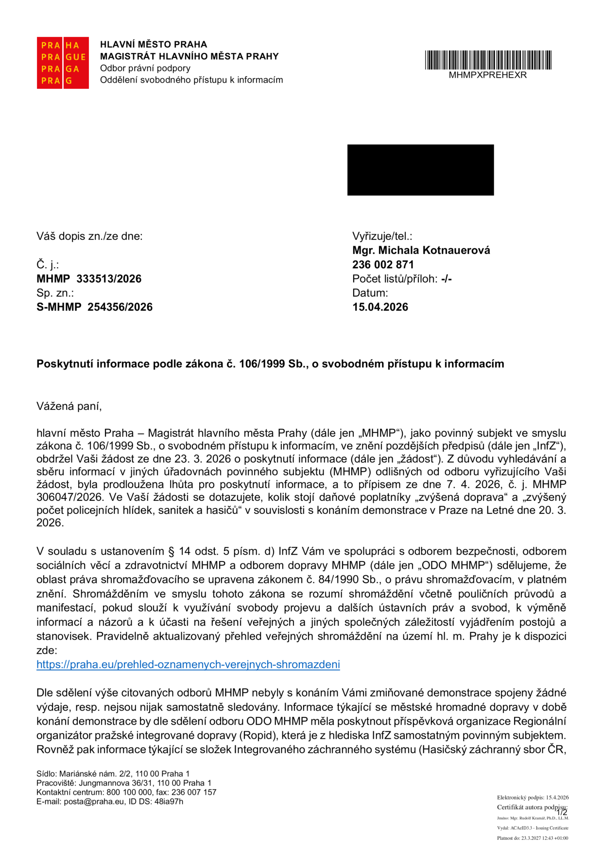 Úřední dopis Magistrátu hlavního města Prahy ze dne 15. 4. 2026, č. j. MHMP 333513/2026, vyřizuje Mgr. Michala Kotnauerová. Předmětem je poskytnutí informace podle zákona č. 106/1999 Sb. ohledně dotazu na náklady spojené s demonstrací v Praze na Letné dne 20. 3. 2026. Magistrát sděluje, že náklady na 'zvýšenou dopravu' a 'zvýšený počet policejních hlídek, sanitek a hasičů' nejsou samostatně sledovány. Informace o MHD poskytuje Ropid, informace o složkách Integrovaného záchranného systému Hasičský záchranný sbor ČR. Odkaz na přehled veřejných shromáždění: https://praha.eu/prehled-oznamenych-verejnych-shromazdeni