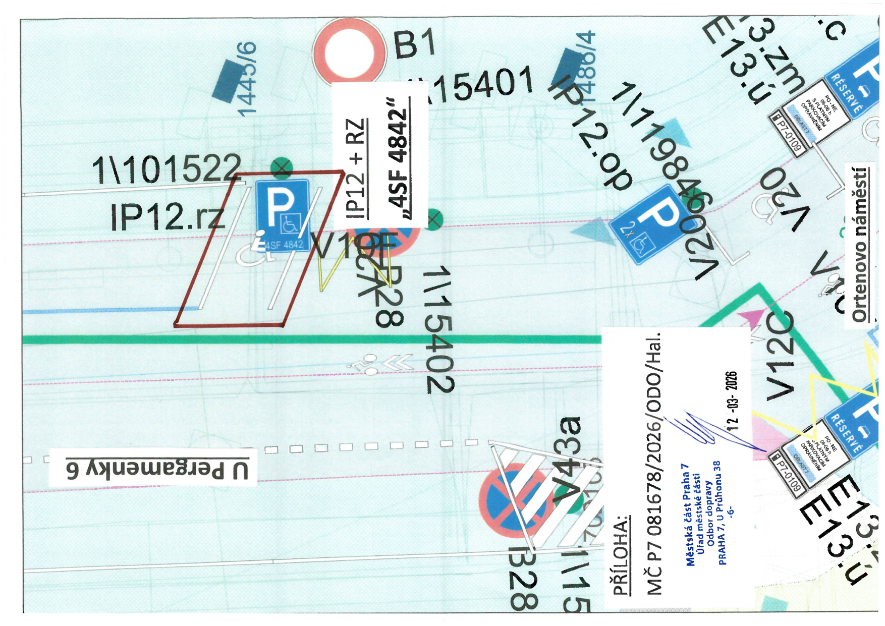Situační nákres dopravního značení a parkovacích míst v ulici U Pergamenky.