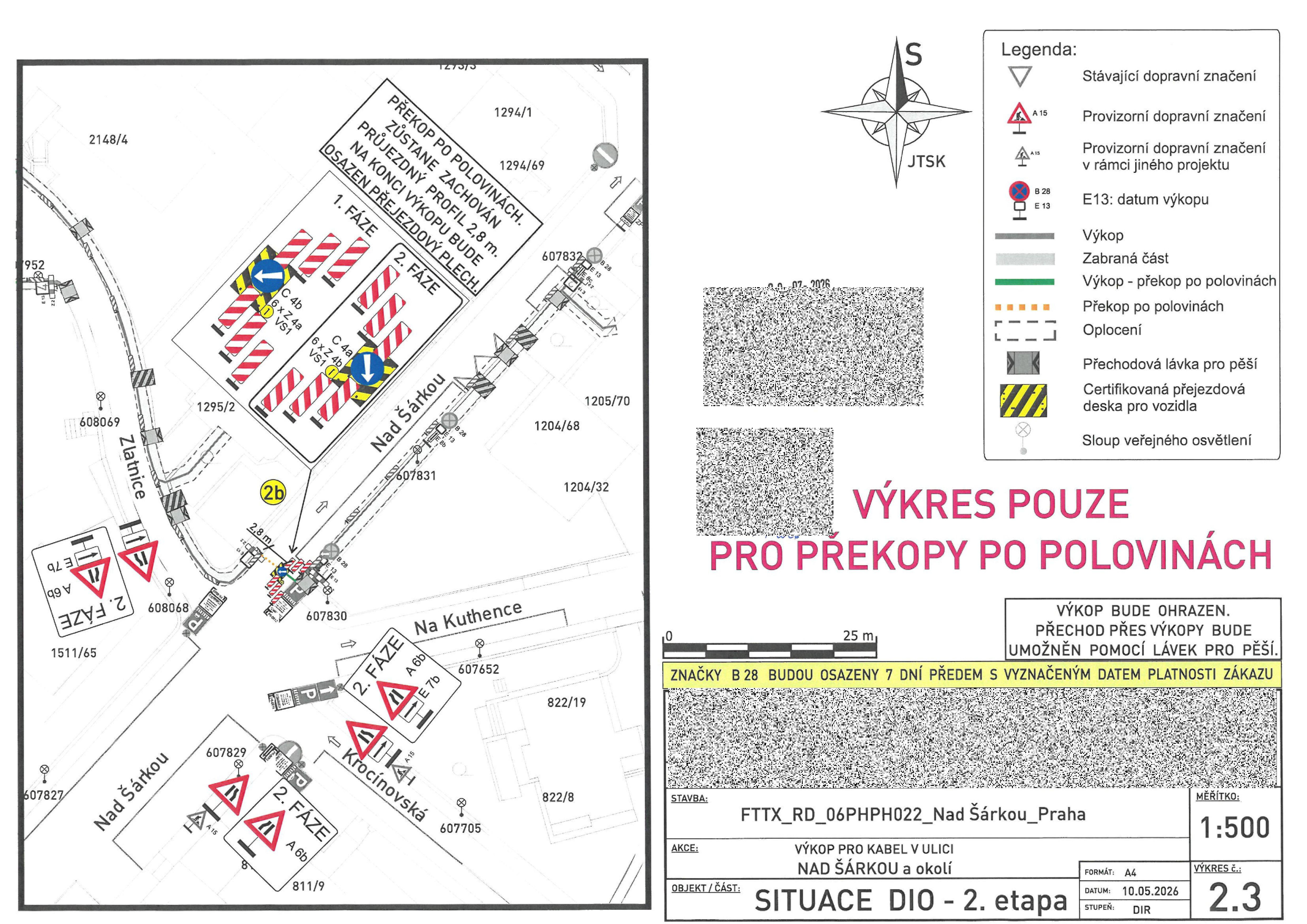 Situační výkres dopravního značení (DIO) pro výkopové práce pro kabel v ulici Nad Šárkou a okolí v Praze. Dokument obsahuje: 1. fázi a 2. fázi prací s vyznačením průjezdného profilu 2,8 m a použitím přejezdových desek. Legenda značek: A15 (provizorní značení), B28 (zákaz zastavení) s dodatkovou tabulkou E13 (datum výkopu). Poznámky: Výkop bude ohrazen, přechod pro pěší zajištěn lávkami, značky B28 budou osazeny 7 dní předem. Technické údaje: Stavba FTTX_RD_06PHPH022_Nad Šárkou_Praha, měřítko 1:500, datum 10.05.2026, výkres č. 2.3, situace DIO - 2. etapa.