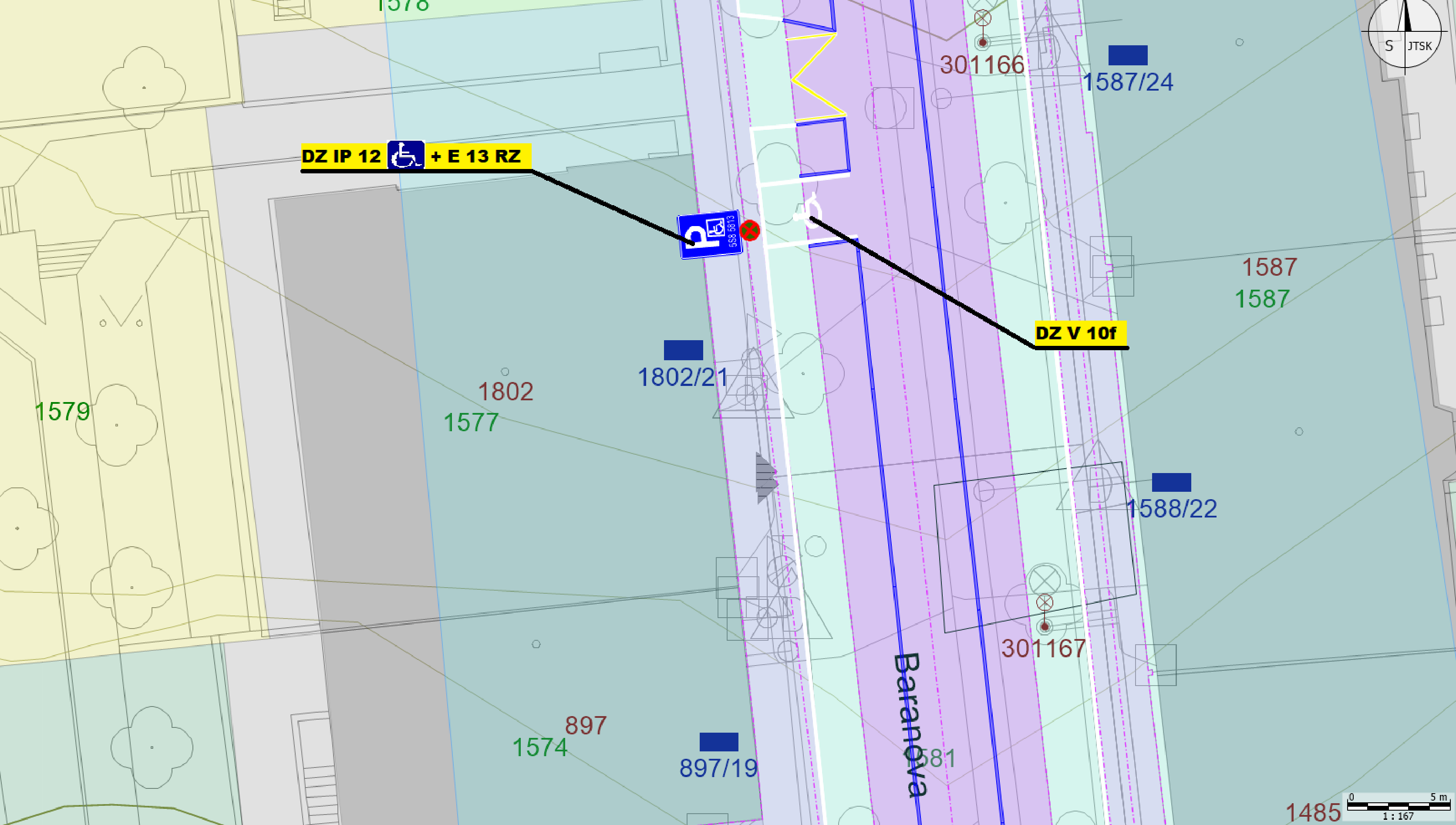 Situační nákres dopravního značení v ulici Baranova. Obsahuje vyznačení parkovacího místa pro invalidy (DZ IP 12 + E 13 RZ) a vodorovného dopravního značení (DZ V 10f). V mapě jsou uvedena čísla parcel (např. 1579, 1577, 1802/21, 897/19, 301167, 1587/24, 1588/22) a měřítko 1:167.