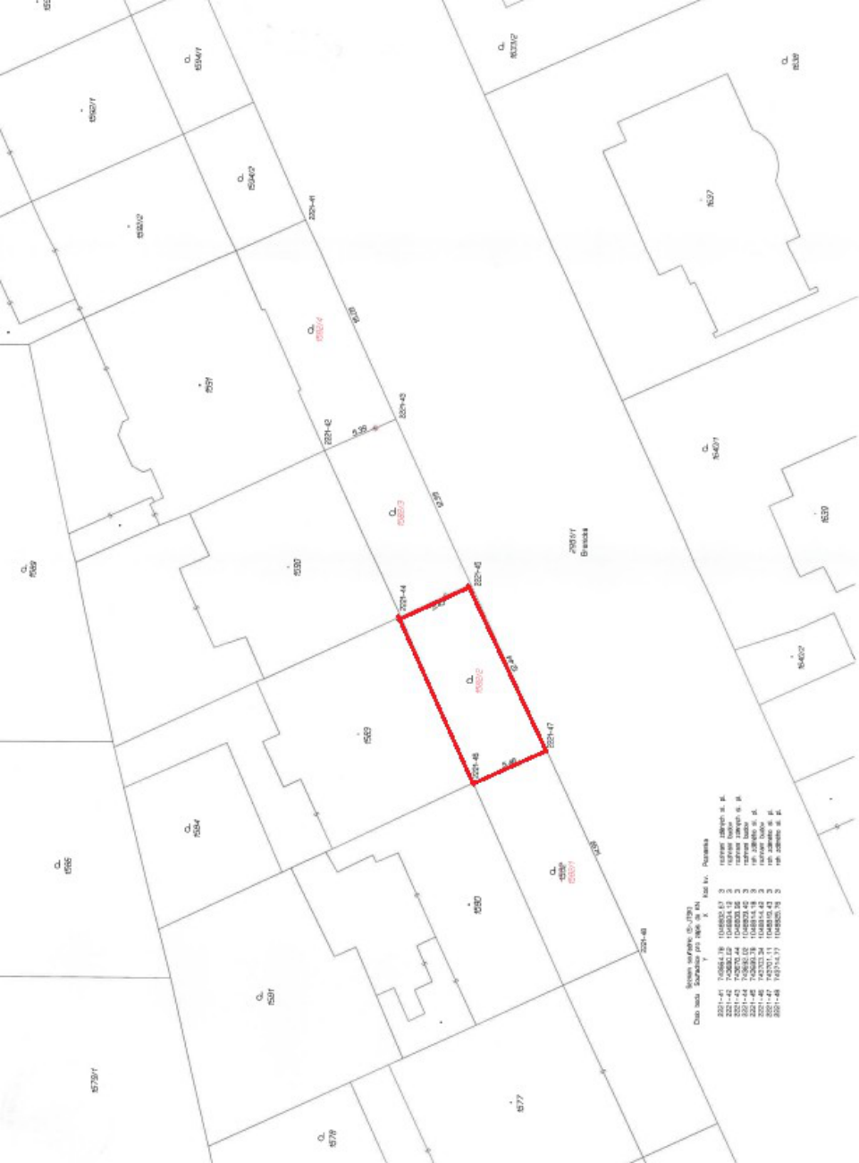 Výřez katastrální mapy s vyznačenou parcelou č. 1588/2. V mapě jsou uvedena čísla parcel (např. 1579/1, 1584, 1590, 1589, 1588/3, 1592/4, 1639, 1640/1, 1633/2, 1540/2) a body s čísly (např. 2221-41 až 2221-48). V pravém dolním rohu je tabulka se seznamem souřadnic (S-JTSK) pro body 2221-41 až 2221-48, obsahující sloupce: Číslo bodu, Y, X, kód kvality a poznámka (rohový bod, roh zděného st.).
