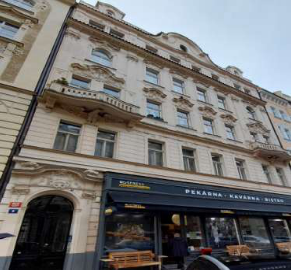 Fotografie budovy, která je pravděpodobně předmětem stavebního nebo úředního řízení.