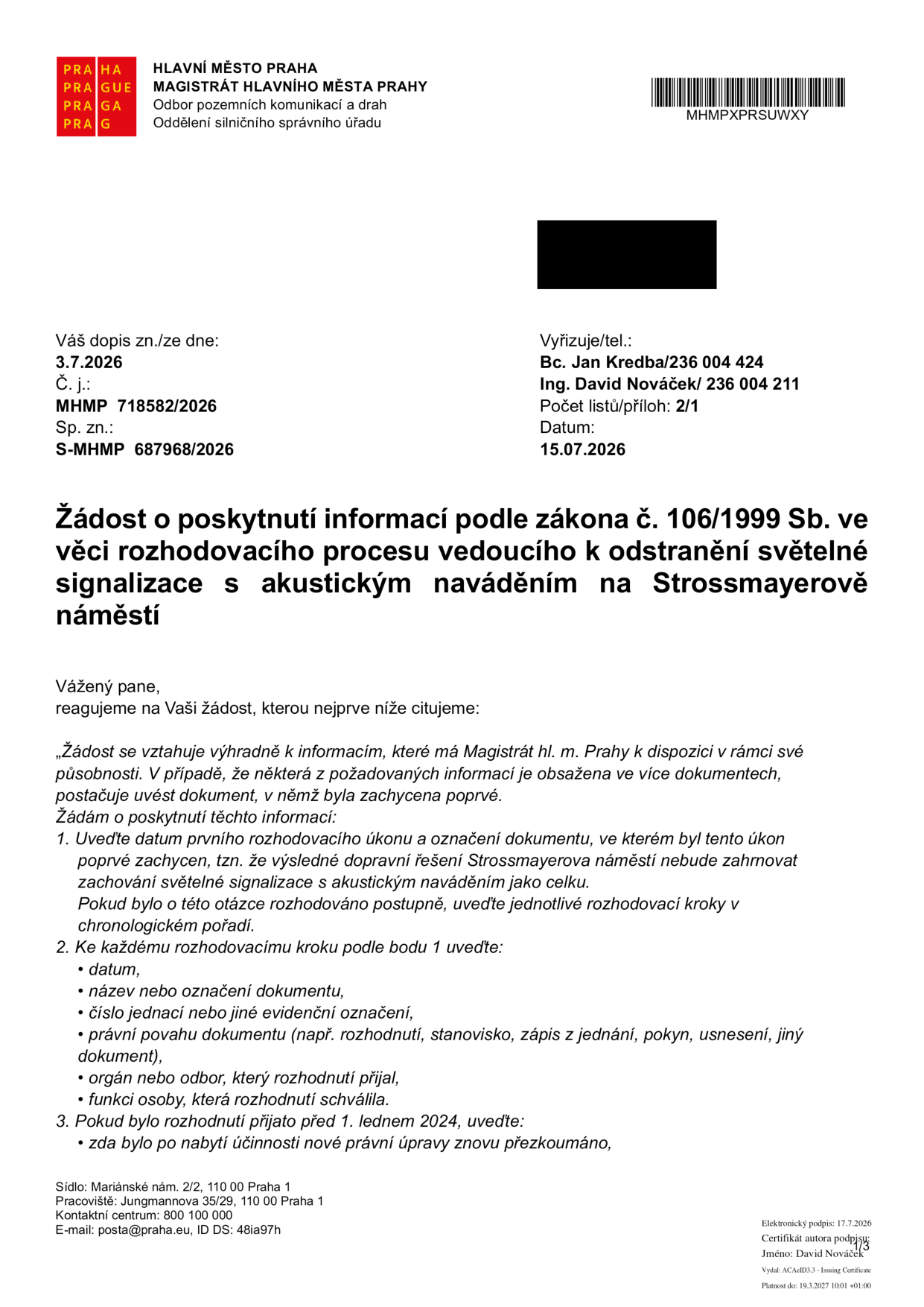 Úřední dokument Magistrátu hlavního města Prahy, odboru pozemních komunikací a drah, ze dne 15.07.2026. Jedná se o odpověď na žádost o poskytnutí informací podle zákona č. 106/1999 Sb. ve věci rozhodovacího procesu vedoucího k odstranění světelné signalizace s akustickým naváděním na Strossmayerově náměstí. Dokument obsahuje citaci žadatelových dotazů týkajících se chronologie rozhodování, identifikace dokumentů, orgánů a osob, které rozhodnutí přijaly, a případného přezkoumání rozhodnutí přijatých před 1. lednem 2024. Číslo jednací: MHMP 718582/2026, spisová značka: S-MHMP 687968/2026.