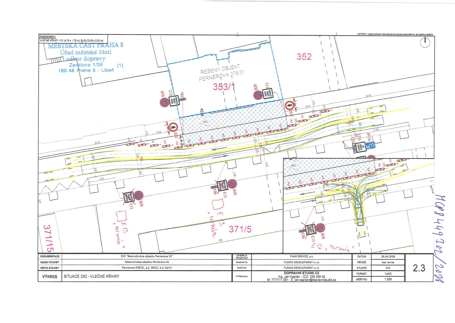 Situační nákres DIO (dopravně inženýrského opatření) pro rekonstrukci objektu Pernerova 378/31, Praha 8 - Karlín. Dokument obsahuje: POZNÁMKY: VLEČNÉ KŘIVKY - O1 (4,74 x 1,76 m), BUS (12,00 x 2,50 m). MĚSTSKÁ ČÁST PRAHA 8, Úřad městské části, odbor dopravy, Zenklova 1/35, 180 48 Praha 8 - Libeň. REŠENÝ OBJEKT PERNEROVA 378/31, 353/1. Tabulka s údaji: DOKUMENTACE: DIO 'Rekonstrukce objektu Pernerova 31', NÁZEV STAVBY: Rekonstrukce objektu Pernerova 31, MÍSTO STAVBY: Pernerova 378/31, p.č. 353/1, k.ú. Karlín, VÝKRES: SITUACE DIO - VLEČNÉ KŘIVKY. PROJEKTANT: PHAR SERVICE, a.s., OBJEDNATEL: FUSION DEVELOPMENT s.r.o., INVESTOR: FUSION DEVELOPMENT s.r.o., DATUM: 29.04.2026, REVIZE: bez revize, STUPEŇ: DIO, FORMÁT: 1xA3, MĚŘÍTKO: 1:250. Kontakt: DOPRAVNÍ STUDIE CZ, Ing. Jan Kapitán, IČO: 035 239 42, tel: 777 111 351, E-mail: jan.kapitan@dopravnistudie.cz. Číslo jednací: MCP8 449302/2026.
