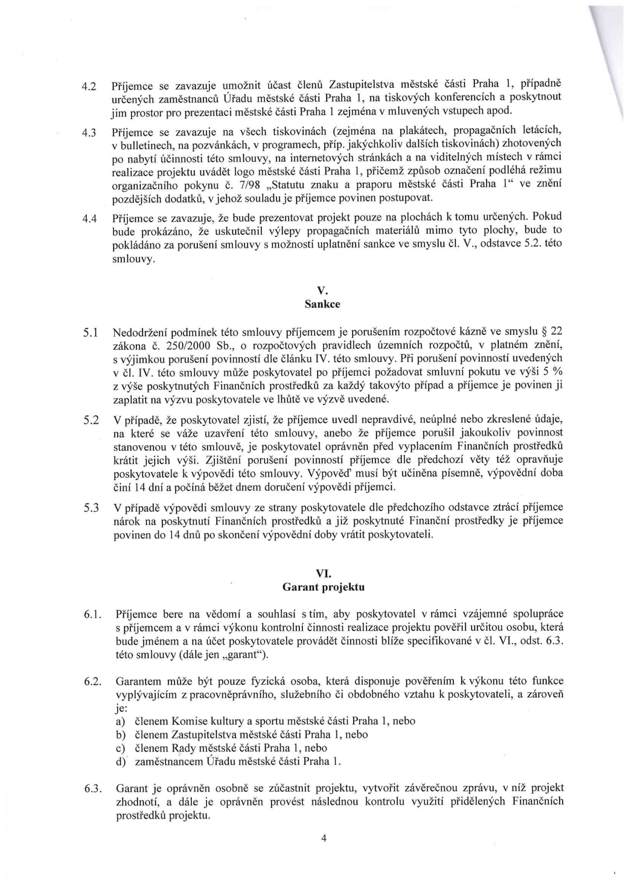 Text smlouvy obsahující body 4.2 až 6.3. Body 4.2-4.4 se týkají povinností příjemce (prezentace, označení logem, umístění na určených plochách). Článek V. (Sankce) definuje porušení rozpočtové kázně dle zákona č. 250/2000 Sb., smluvní pokutu 5 % a podmínky výpovědi smlouvy. Článek VI. (Garant projektu) definuje roli garanta, kterým může být člen Komise kultury a sportu, člen Zastupitelstva, člen Rady městské části Praha 1 nebo zaměstnanec Úřadu městské části Praha 1, a jeho oprávnění k účasti na projektu a kontrole.