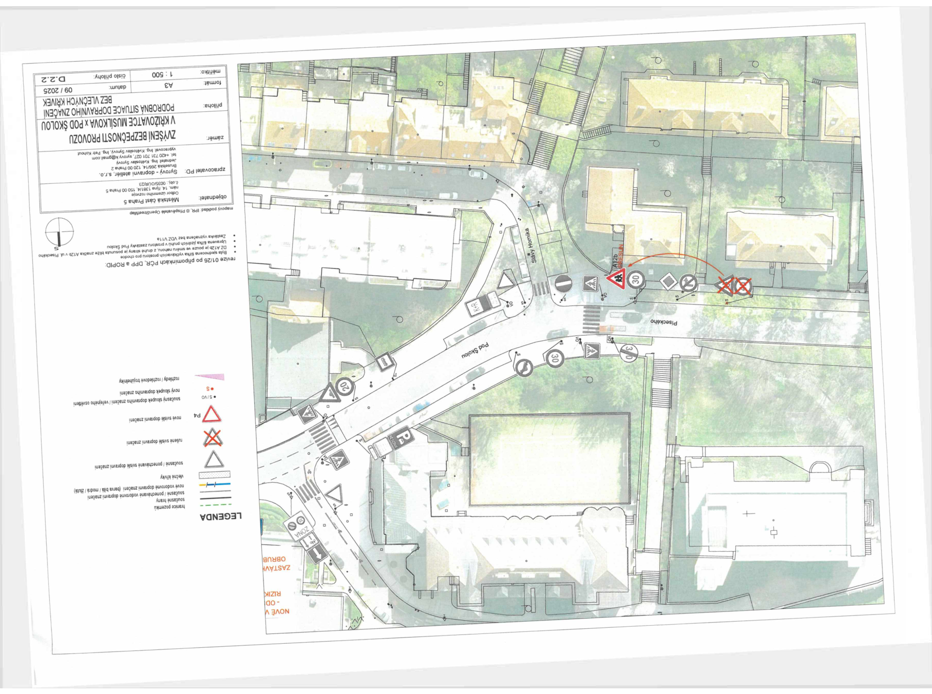 Podrobný situační nákres dopravního značení v křižovatce ulic Pod Školou a Slávy Homiky.