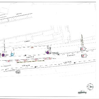 Situační plán dopravního opatření. Zobrazeny ulice NOVODVORSKÁ a PAVLÍKOVA. Obsahuje značení dopravních omezení, např. B28, E13 'MIMO BUS MHD' + termín, E8c, I…