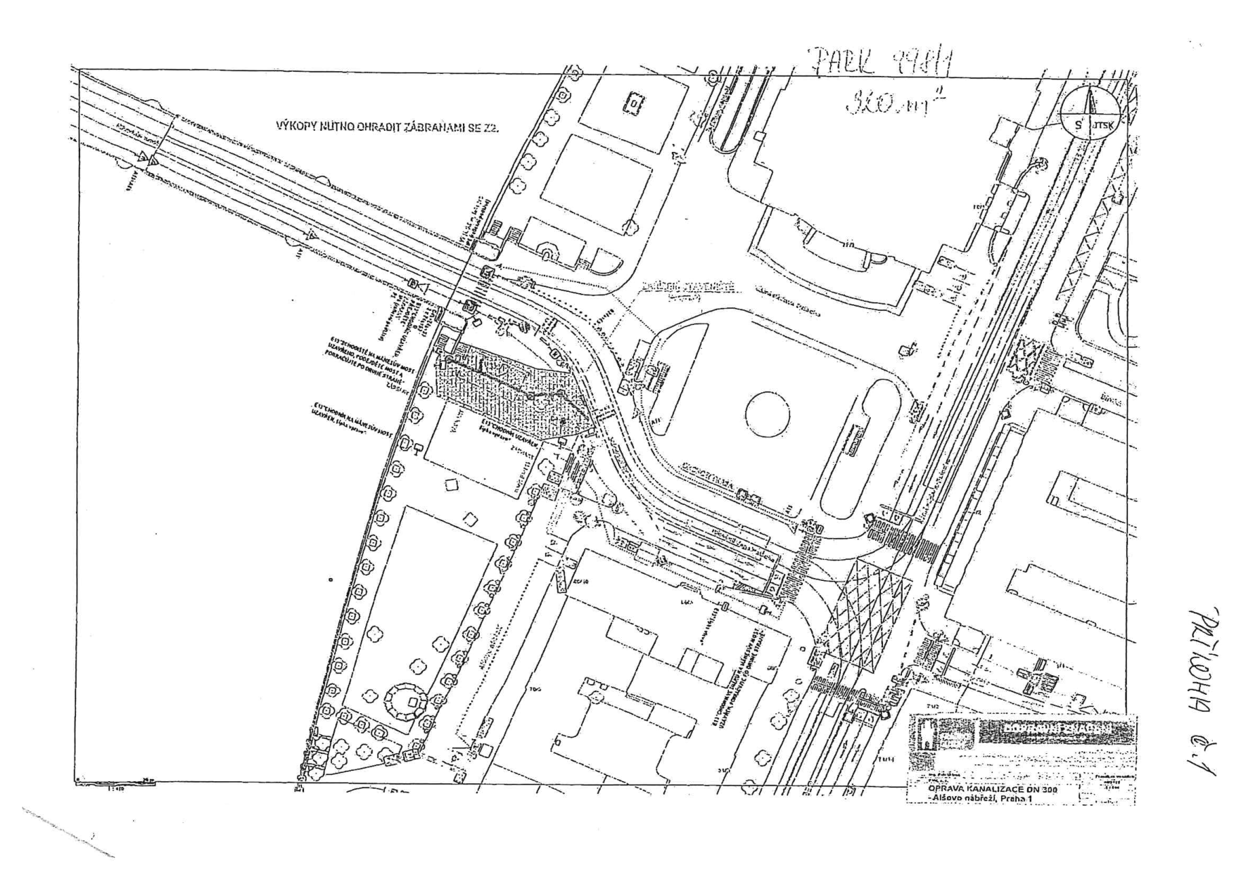 Koordinační situační výkres stavby pro opravu kanalizace na Alšově nábřeží v Praze 1.