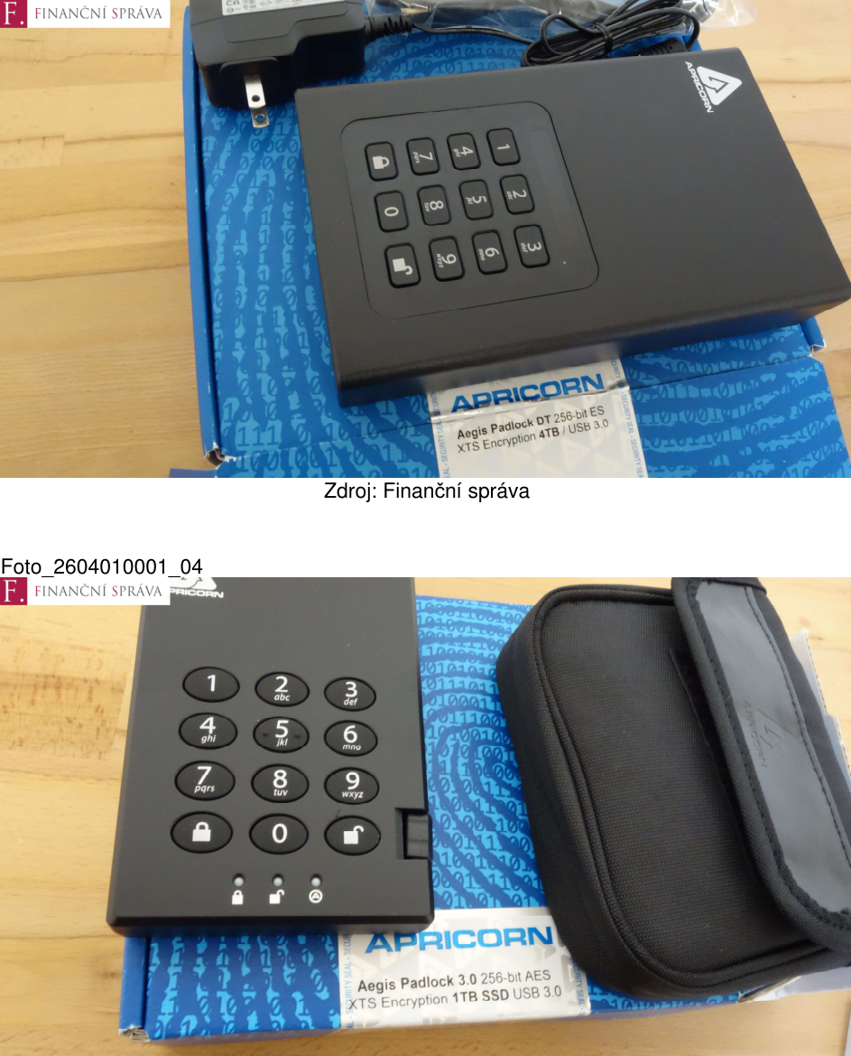 Fotografie dvou externích šifrovaných disků značky Apricorn. Horní obrázek: Apricorn Aegis Padlock DT 256-bit ES XTS Encryption 4TB / USB 3.0. Dolní obrázek: Apricorn Aegis Padlock 3.0 256-bit AES XTS Encryption 1TB SSD USB 3.0. Zdroj: Finanční správa.