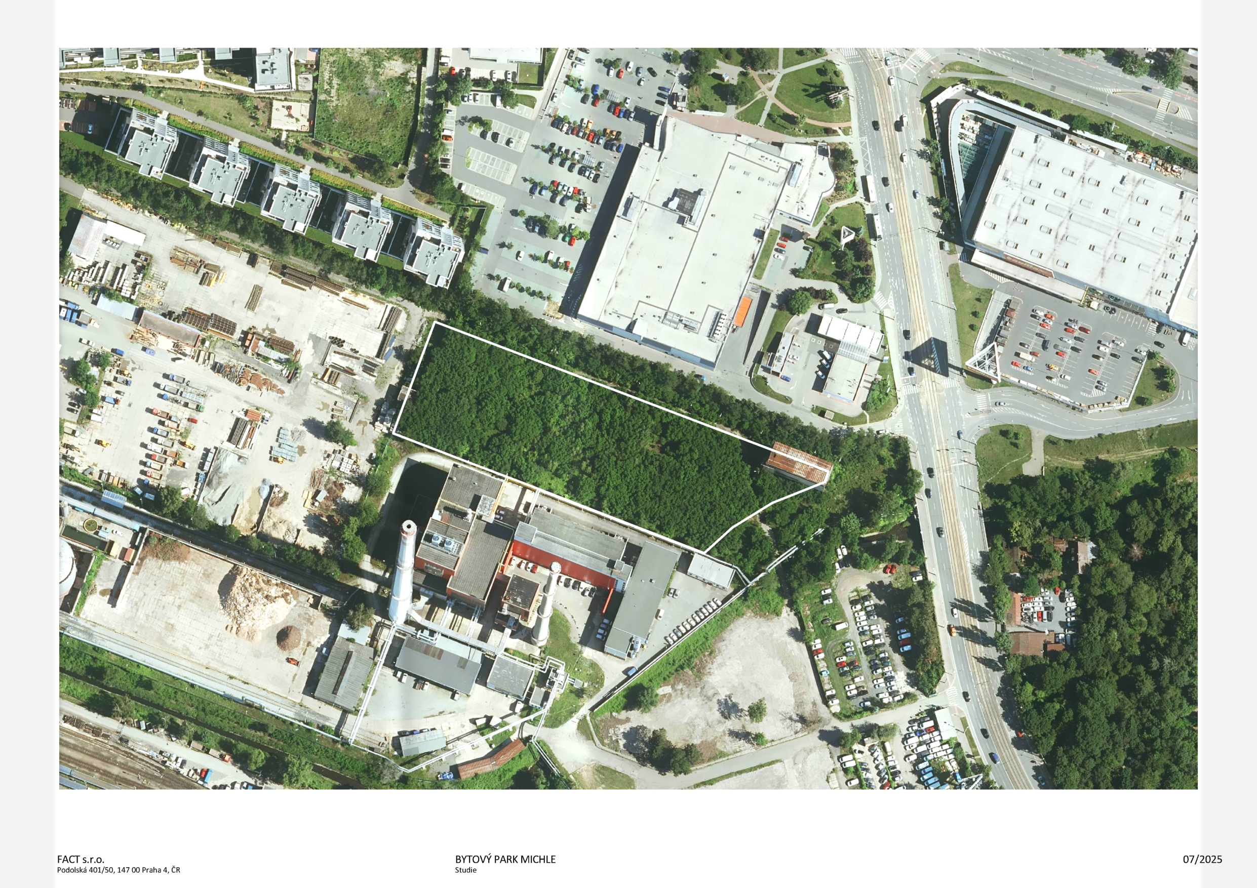 Ortofoto mapa území s vyznačeným pozemkem pro projekt 'BYTOVÝ PARK MICHLE'. V levém dolním rohu je uvedeno: 'FACT s.r.o., Podolská 401/50, 147 00 Praha 4, ČR'. Uprostřed dole je název projektu: 'BYTOVÝ PARK MICHLE, Studie'. V pravém dolním rohu je datum: '07/2025'.