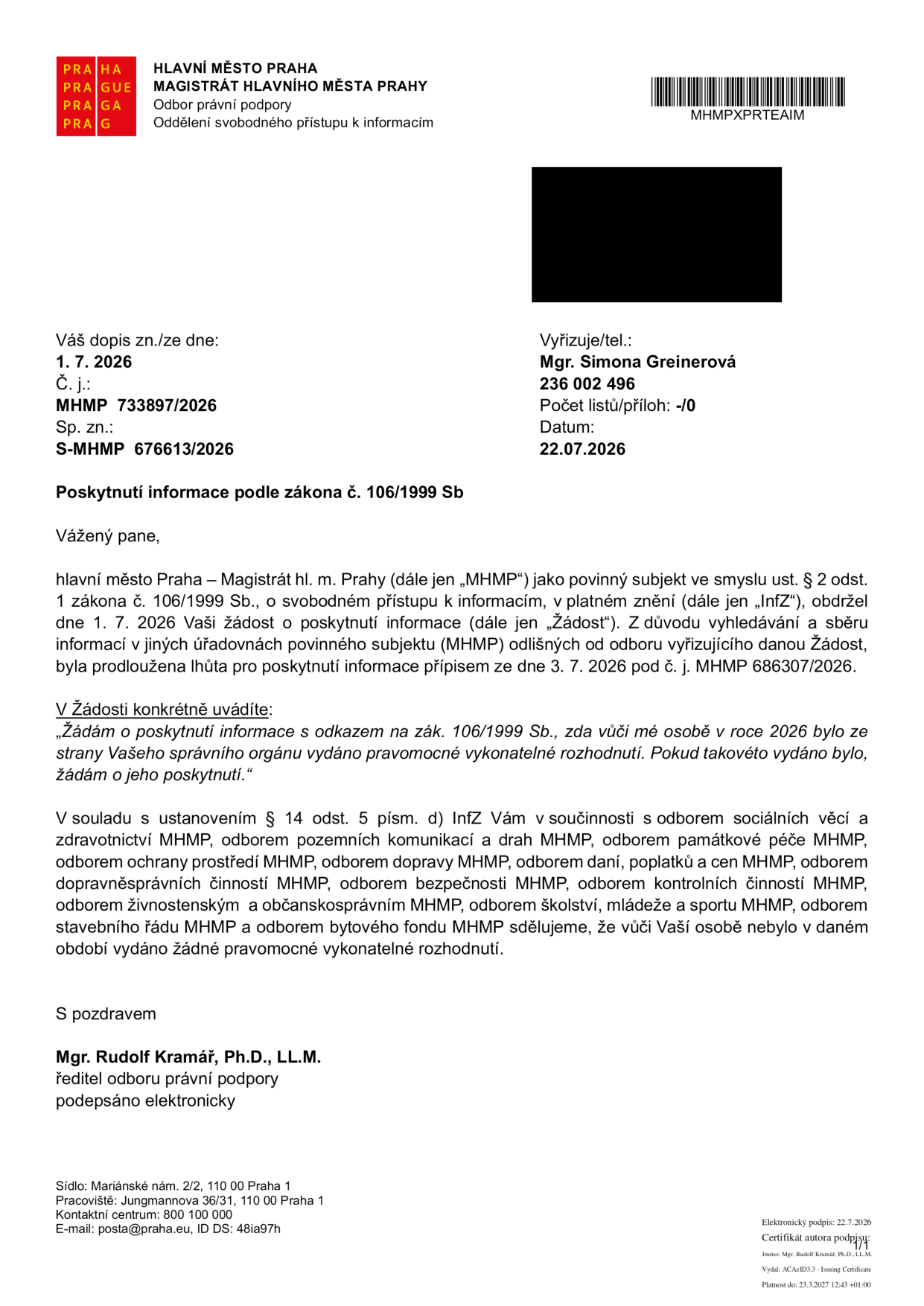 Úřední oznámení Magistrátu hlavního města Prahy (MHMP) ze dne 22. 7. 2026, č. j. MHMP 733897/2026, sp. zn. S-MHMP 676613/2026. Předmětem je odpověď na žádost o poskytnutí informace podle zákona č. 106/1999 Sb. Žadatel se dotazoval, zda bylo vůči jeho osobě v roce 2026 vydáno pravomocné vykonatelné rozhodnutí. Magistrát po prověření příslušnými odbory (sociální věci, zdravotnictví, pozemní komunikace, památková péče, životní prostředí, doprava, daně, dopravně-správní činnosti, bezpečnost, kontrolní činnosti, živnostenský a občanskosprávní odbor, školství, mládež a sport, stavební řád, bytový fond) sděluje, že žádné takové rozhodnutí vydáno nebylo. Vyřizuje: Mgr. Simona Greinerová, podepsal: Mgr. Rudolf Kramář, Ph.D., LL.M.