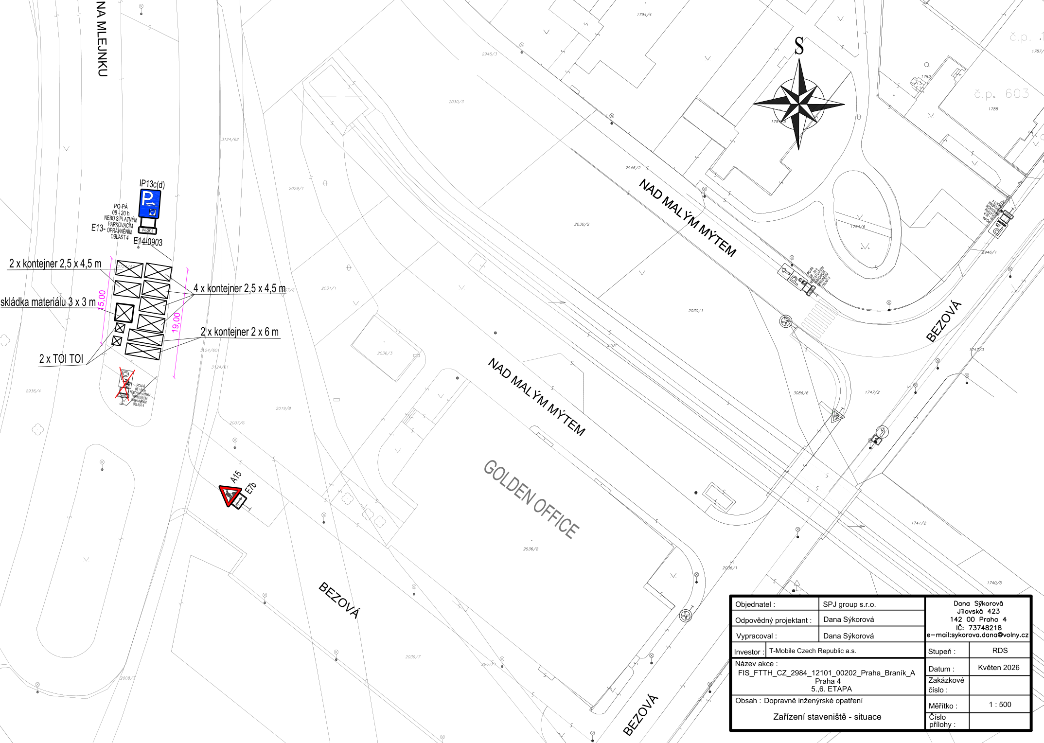 Situační nákres zařízení staveniště pro projekt 'FIS_FTTH_CZ_2984_12101_00202_Praha_Branik_A', 5. a 6. etapa. Plán obsahuje rozmístění kontejnerů (2x 2,5x4,5 m, 4x 2,5x4,5 m, 2x 2x6 m), plochu pro skladování materiálu (3x3 m) a 2x TOI TOI. Dále je vyznačeno dopravní značení (IP13c(d) s dodatkovou tabulkou E13 a E14-0903, značka A15 s tabulkou E7b). Ulice: Na Mlejnku, Nad Malým mýtem, Bezová. Budova: Golden Office. Informace v tabulce: Investor: T-Mobile Czech Republic a.s., Objednatel: SPJ group s.r.o., Odpovědný projektant a vypracoval: Dana Sýkorová, Datum: Květen 2026, Měřítko: 1:500, Kontakt: sykorova.dana@volny.cz.